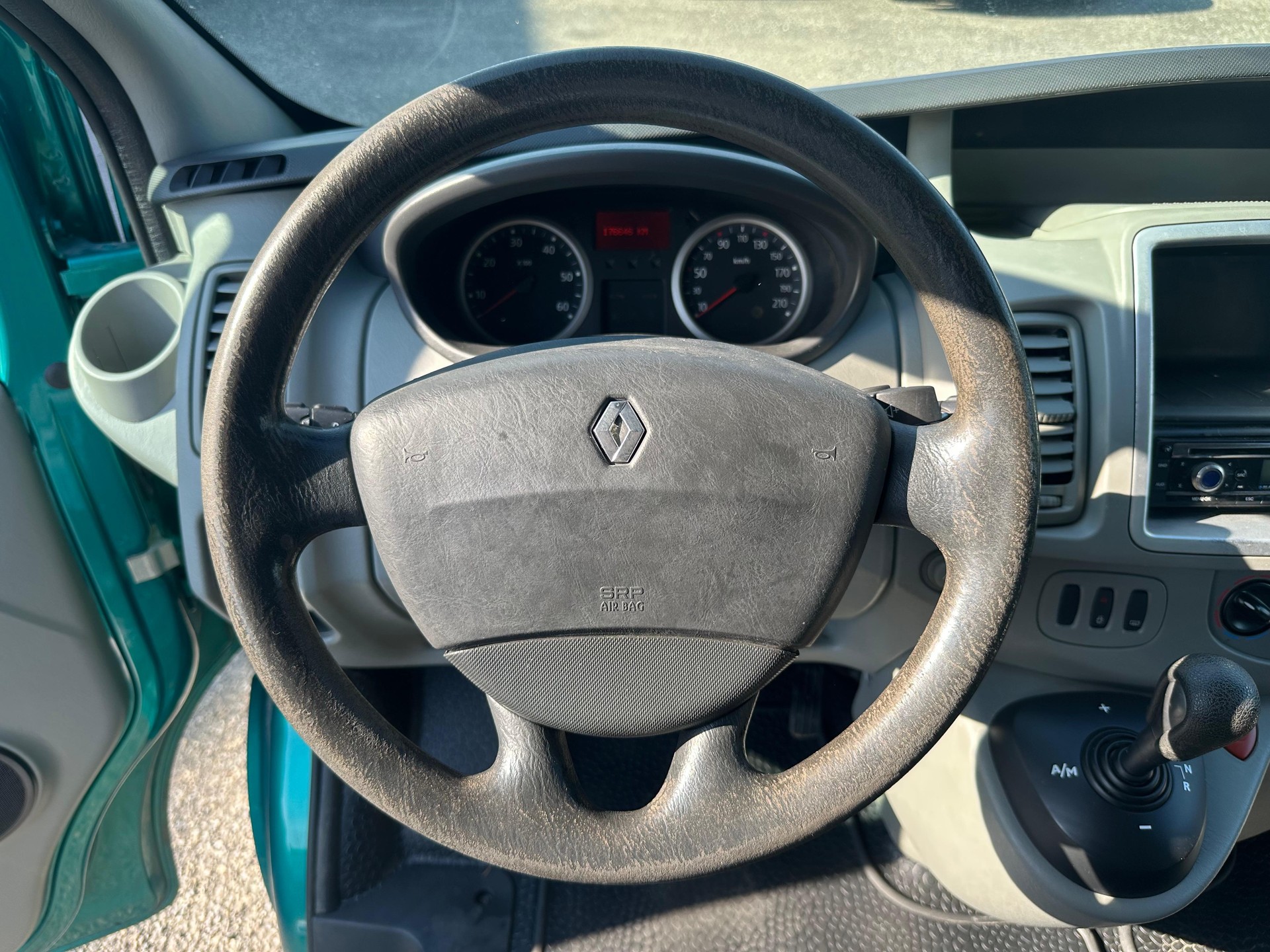 RENAULT Trafic 2.0 dCi Eco Passenger Authentique A-image-8