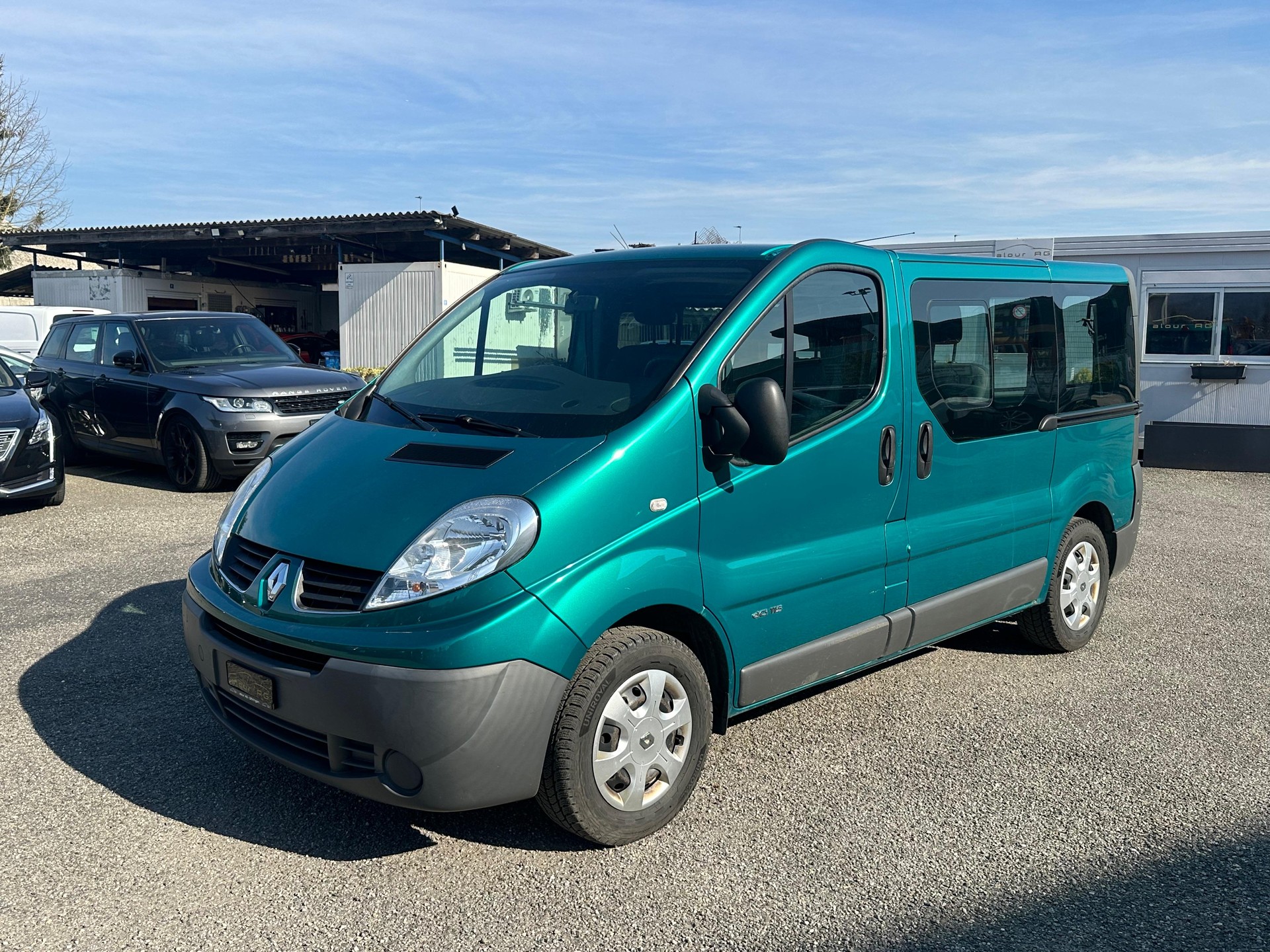 RENAULT Trafic 2.0 dCi Eco Passenger Authentique A-image-1