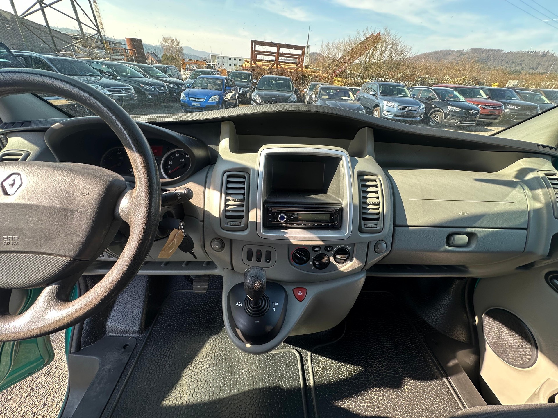 RENAULT Trafic 2.0 dCi Eco Passenger Authentique A-image-9