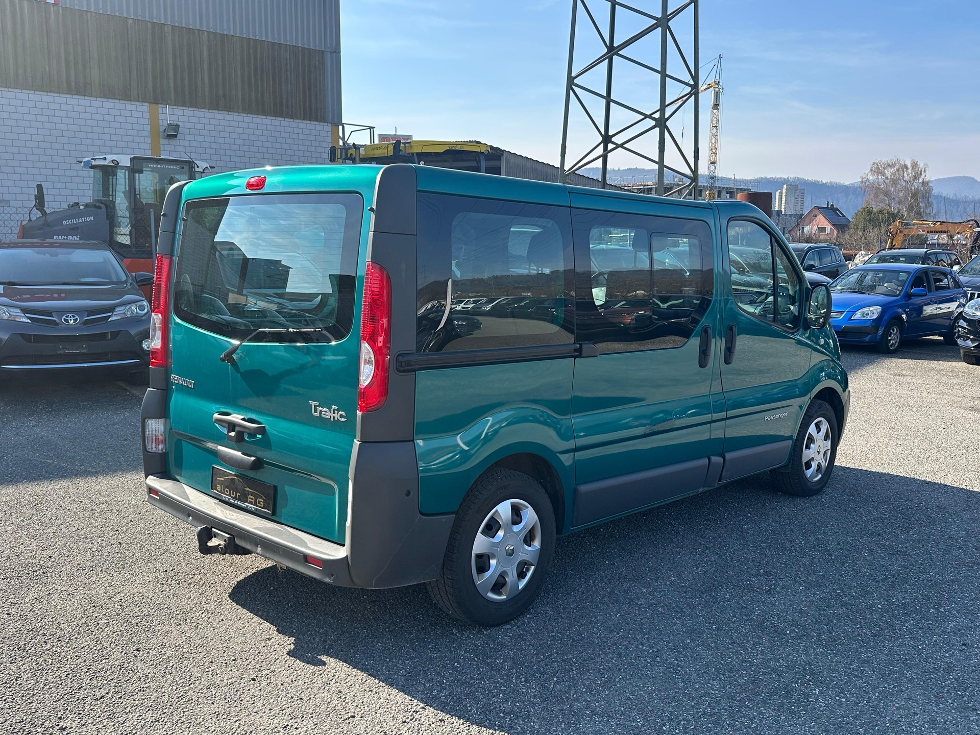 RENAULT Trafic 2.0 dCi Eco Passenger Authentique A-image-4