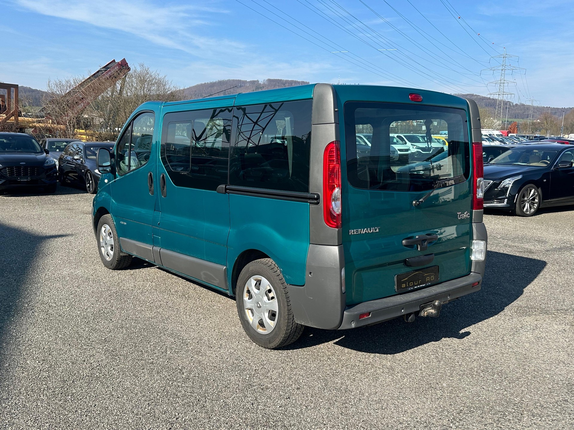 RENAULT Trafic 2.0 dCi Eco Passenger Authentique A-image-2
