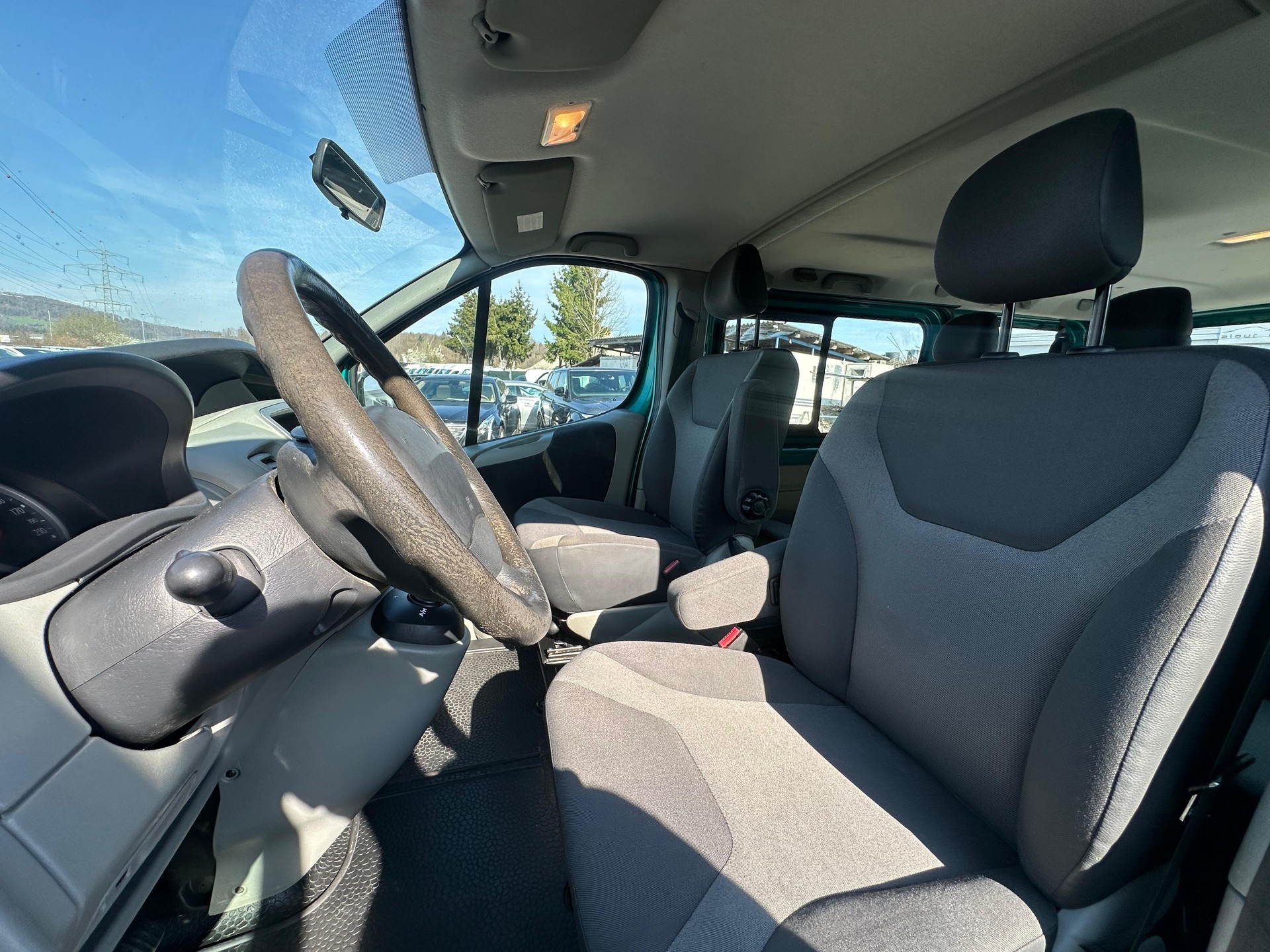 RENAULT Trafic 2.0 dCi Eco Passenger Authentique A-image-10