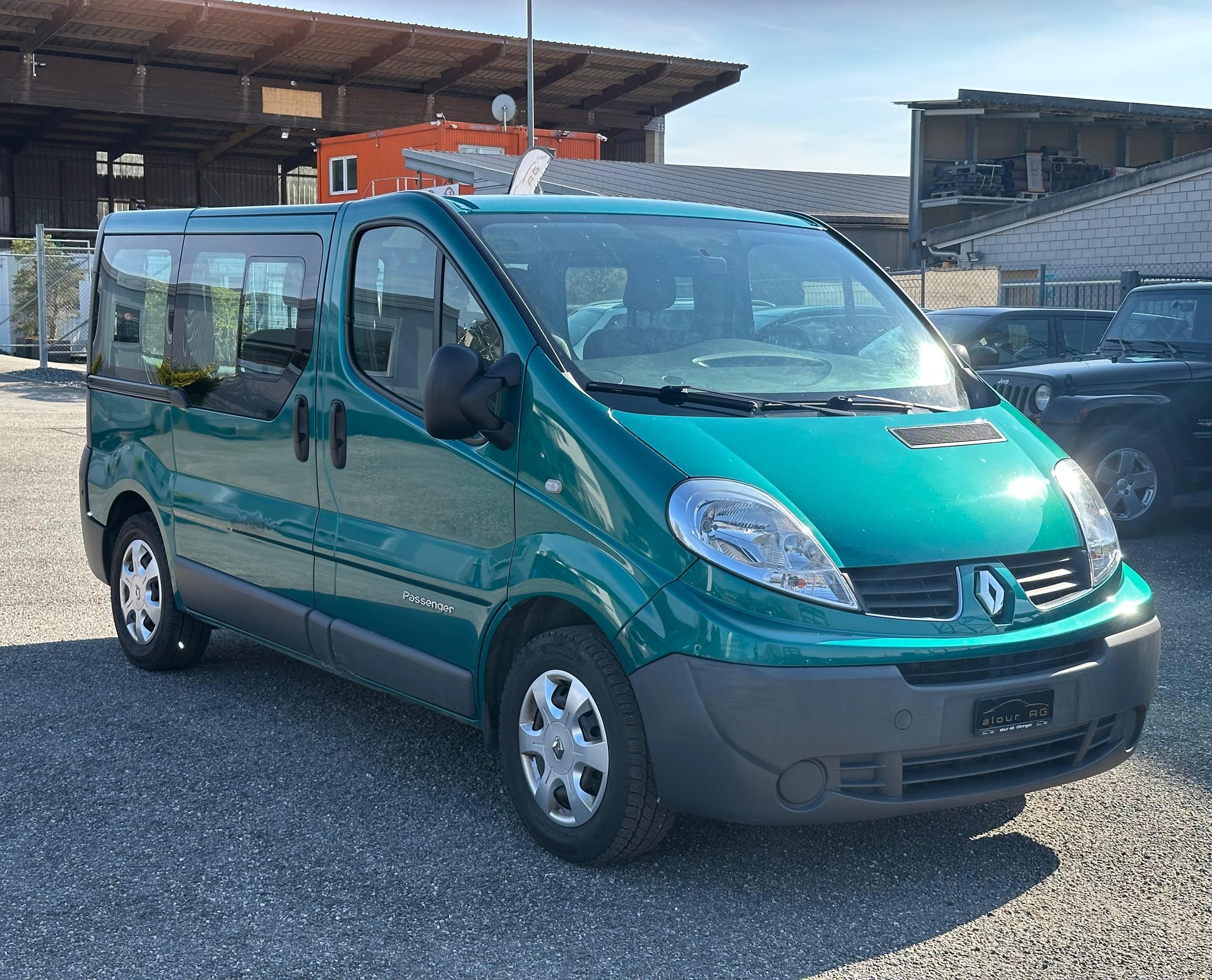 RENAULT Trafic 2.0 dCi Eco Passenger Authentique A-image-7