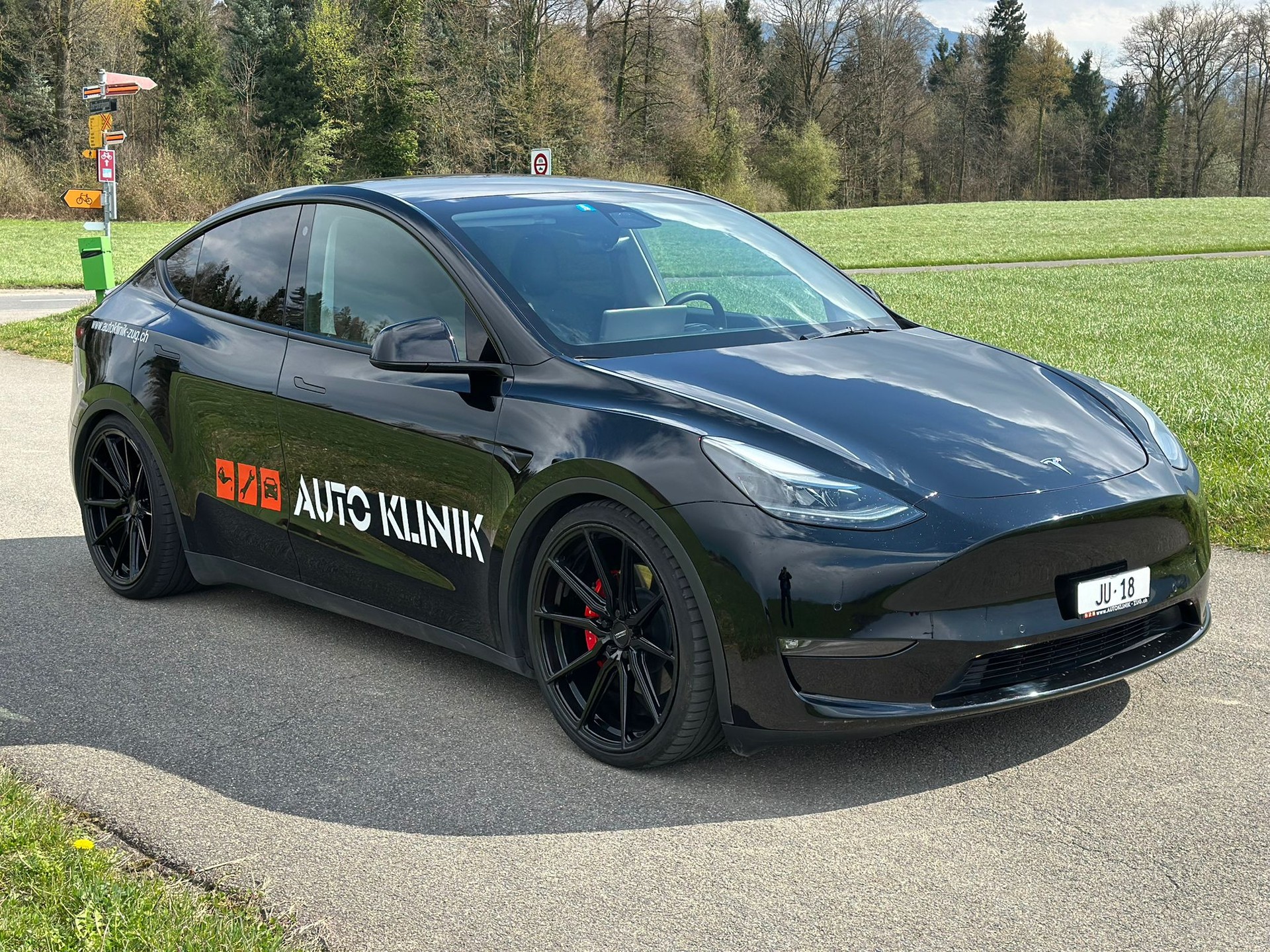 TESLA Performance-showroom-element-3