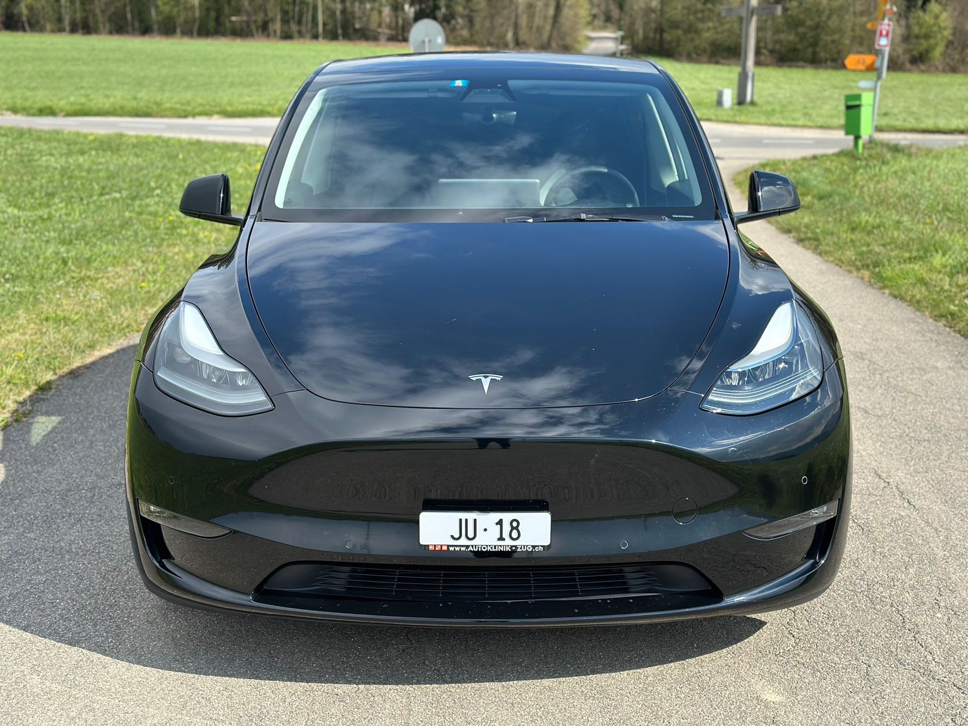 TESLA Performance-showroom-element-2
