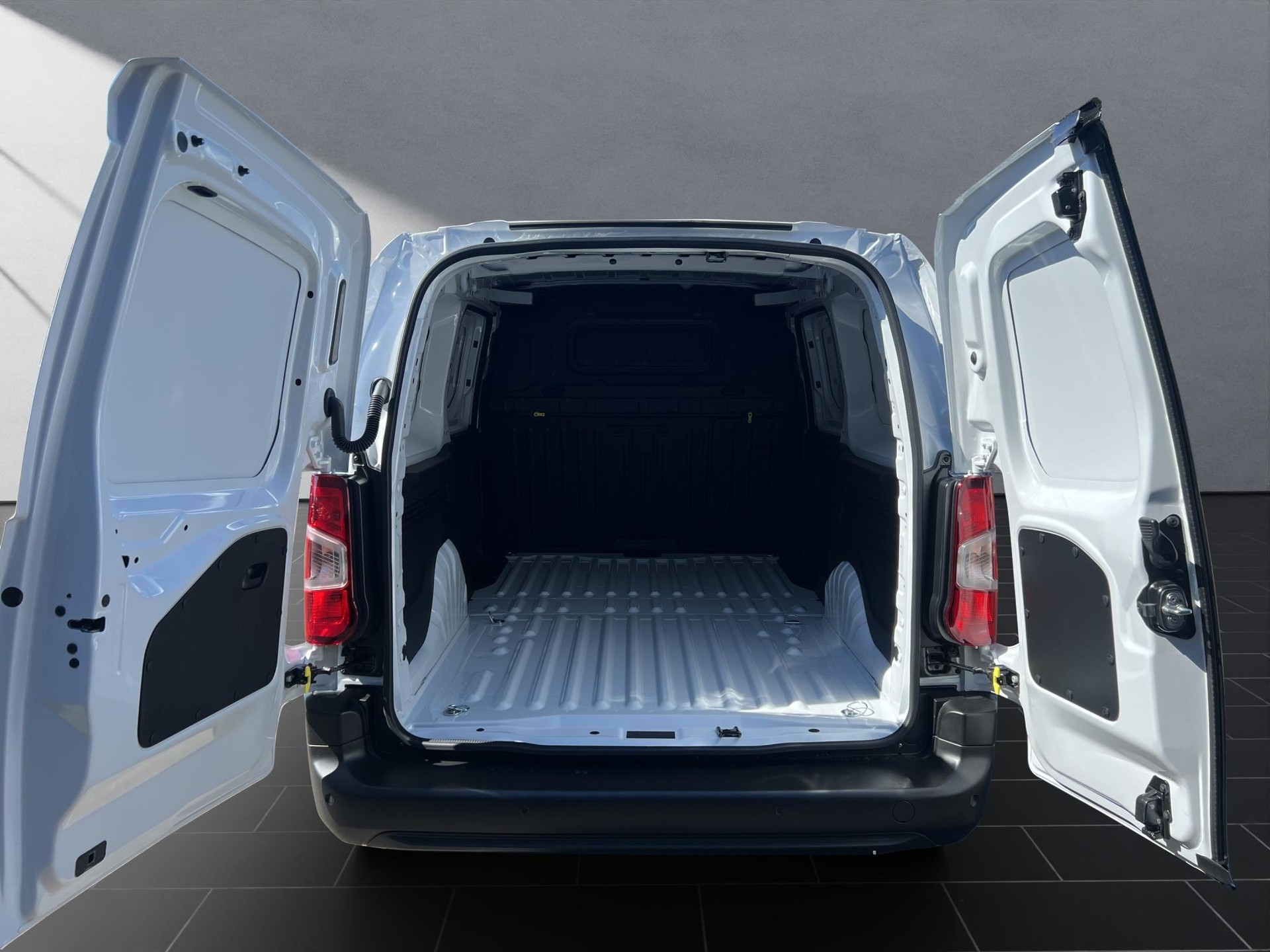 TOYOTA PROACE CITY Van L2 1.2 Active-image-8