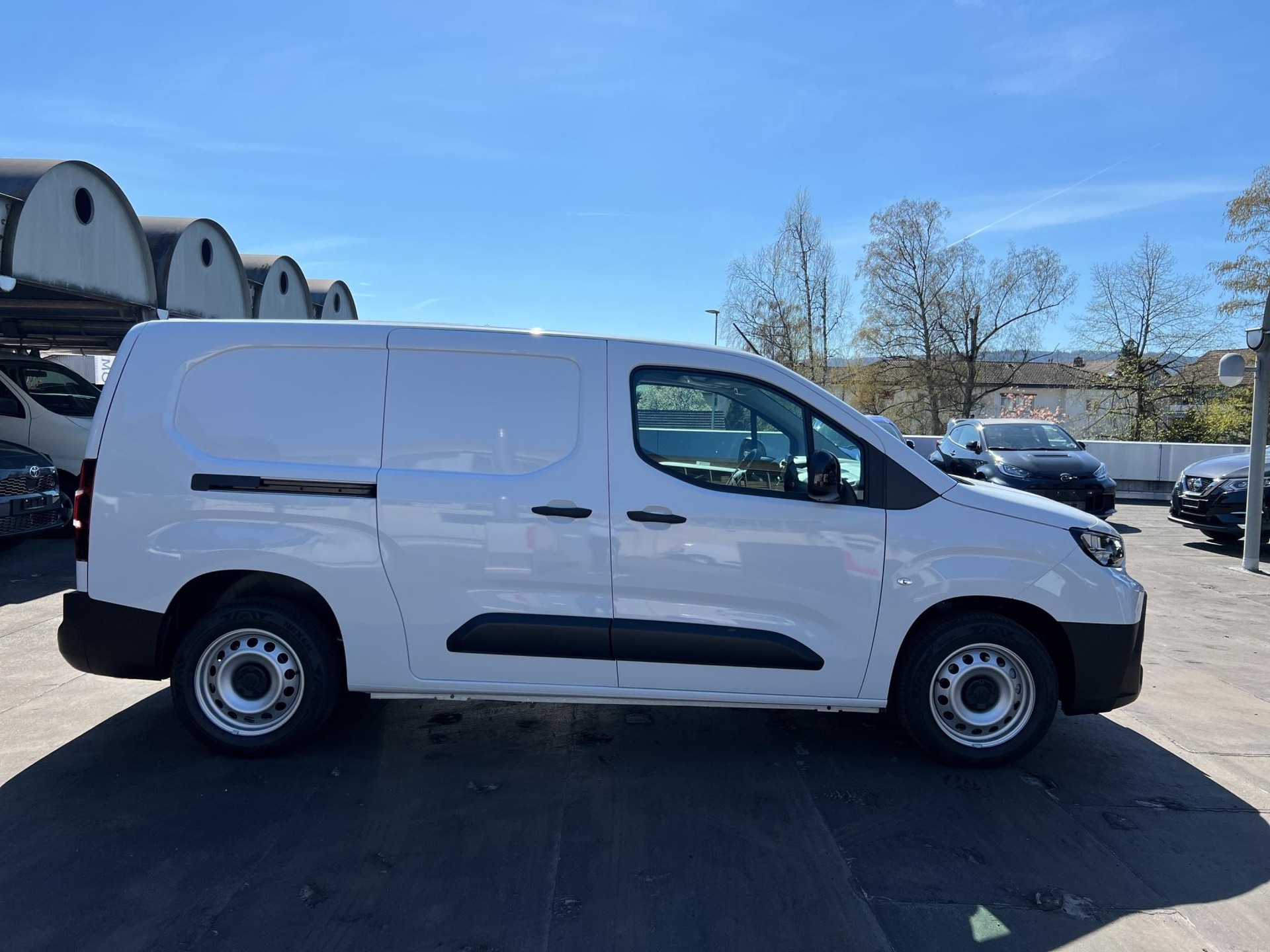 TOYOTA PROACE CITY Van L2 1.2 Active-image-6