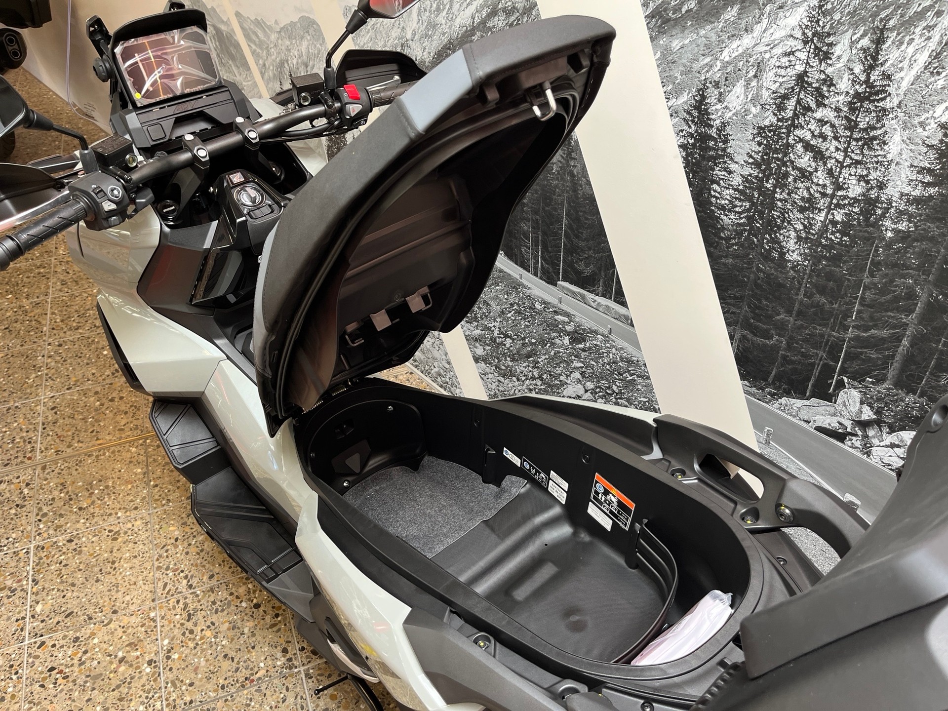 HONDA ADV350 2026 inkl. Smart Top-Box-image-5