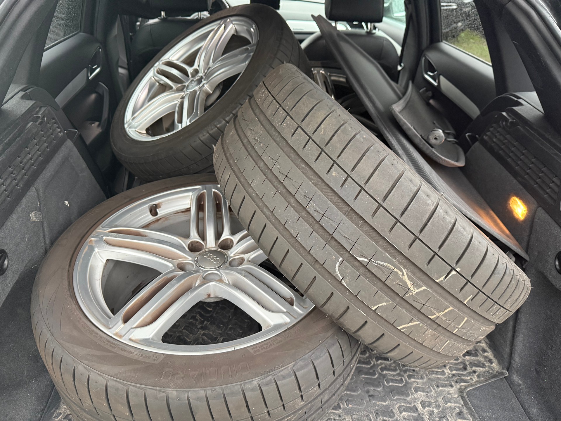 AUDI Q3 2.0 TFSI quattro S-tronic-image-10