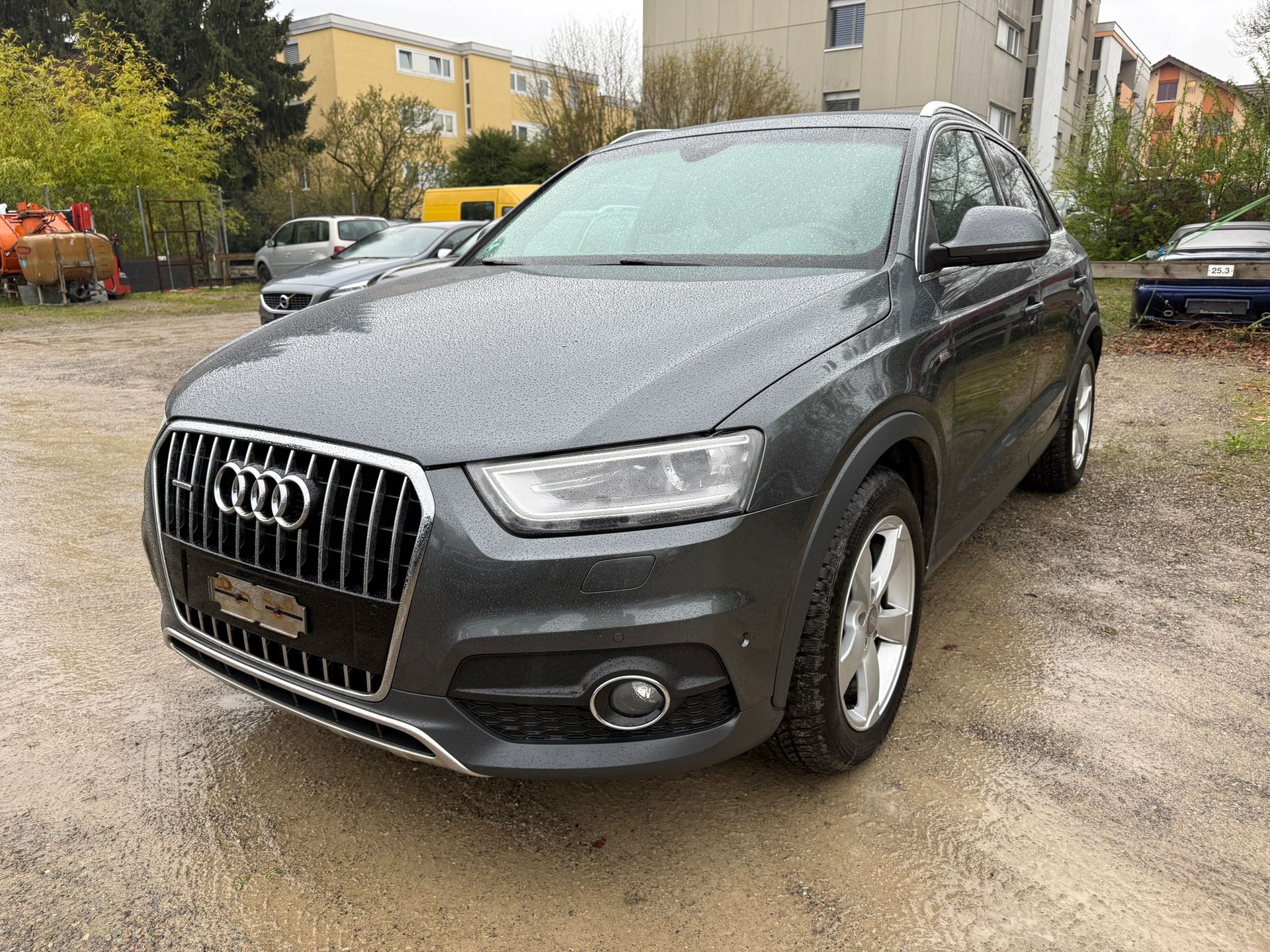 AUDI Q3 2.0 TFSI quattro S-tronic-showroom-element-2