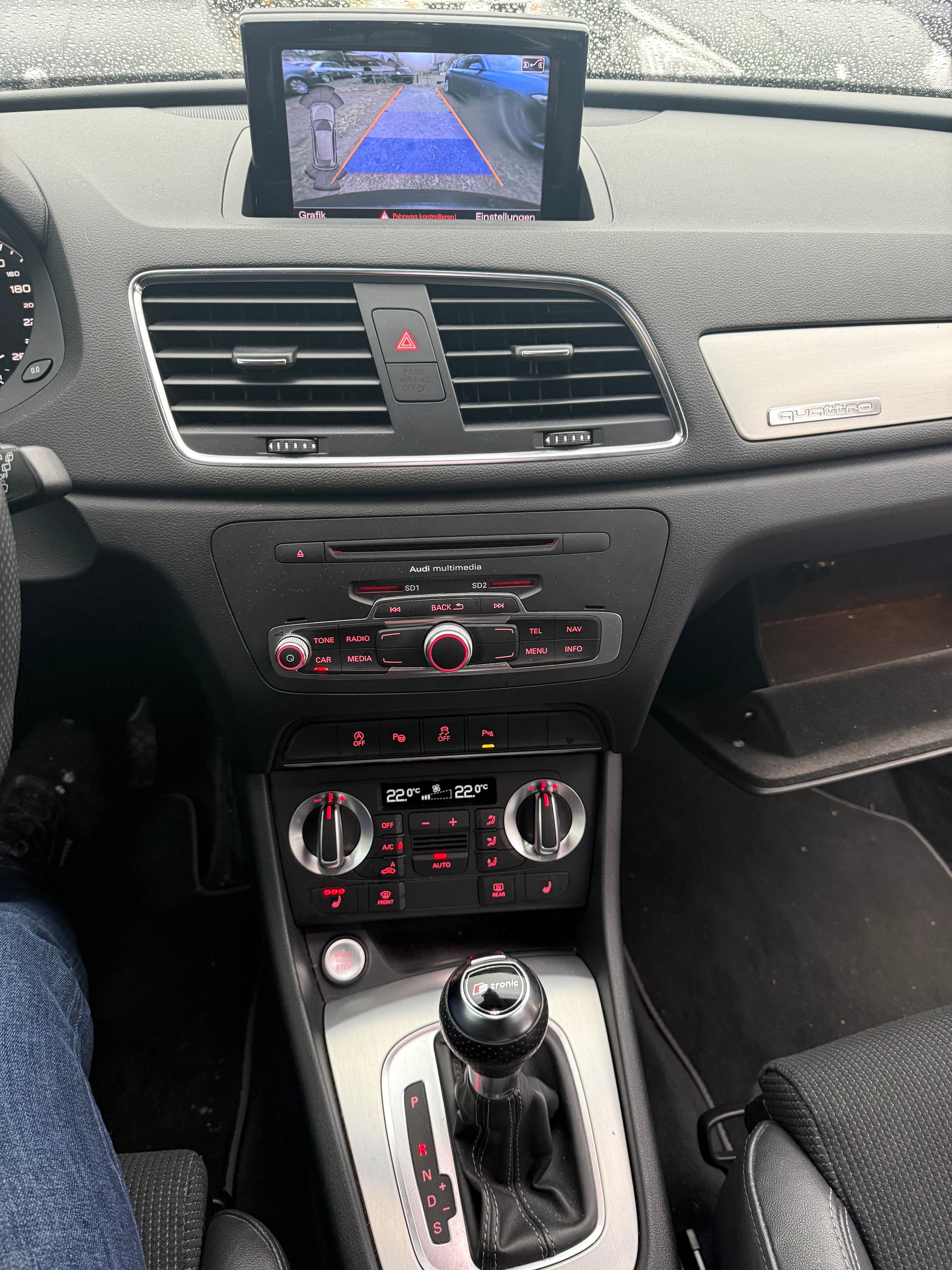 AUDI Q3 2.0 TFSI quattro S-tronic-image-11