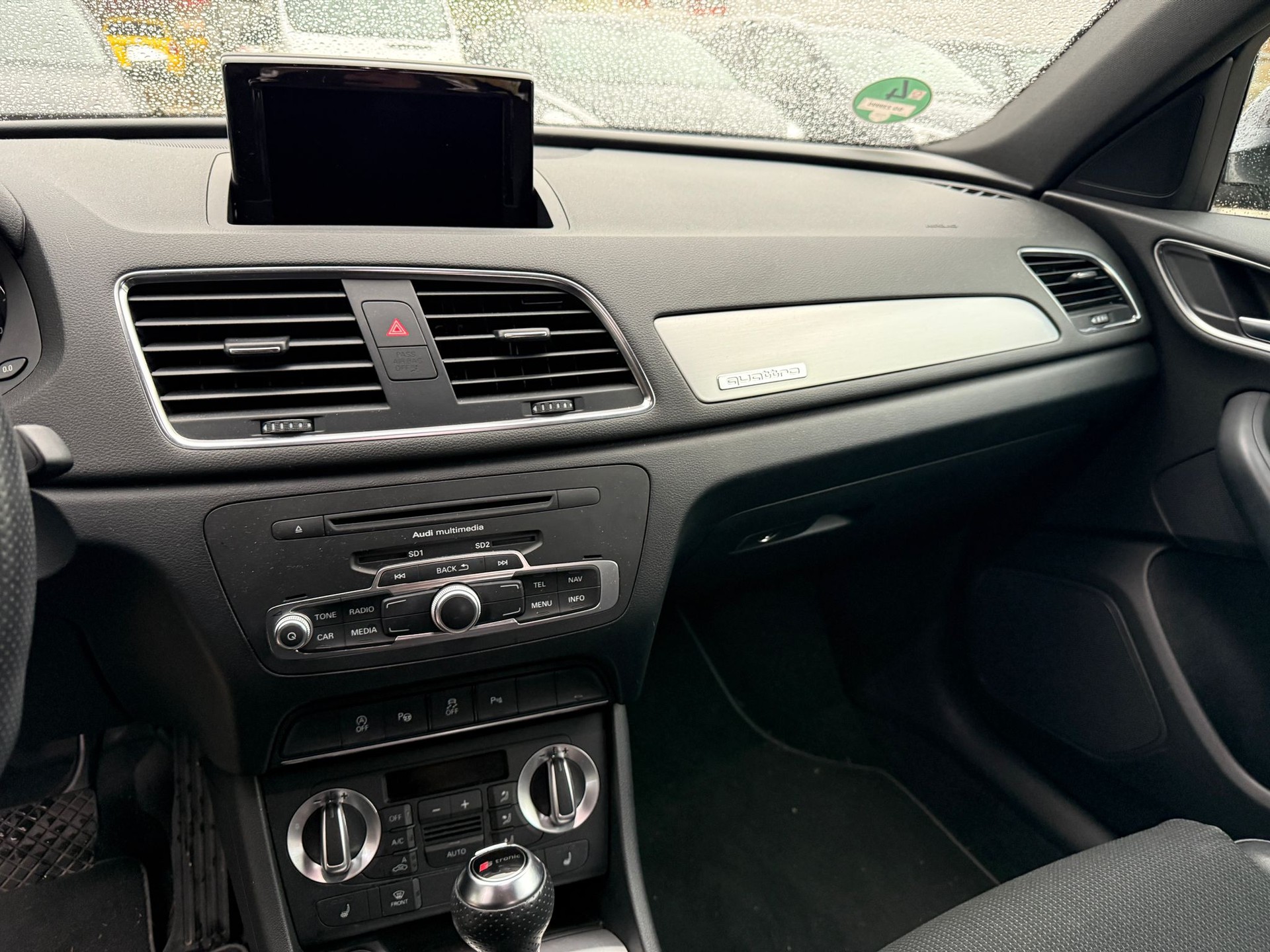 AUDI Q3 2.0 TFSI quattro S-tronic-image-16