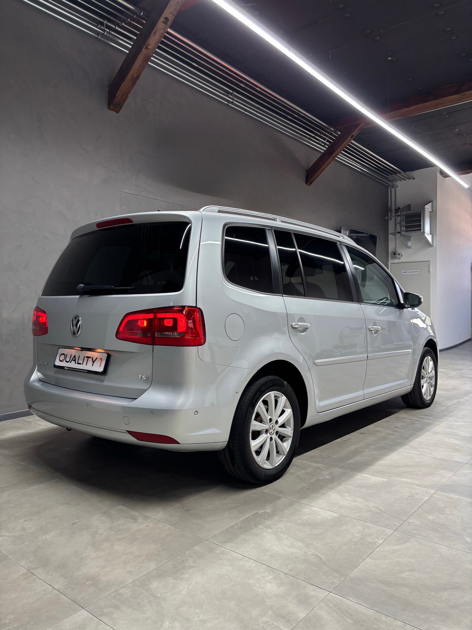 VW Touran 1.4 TSI Highline DSG-image-4