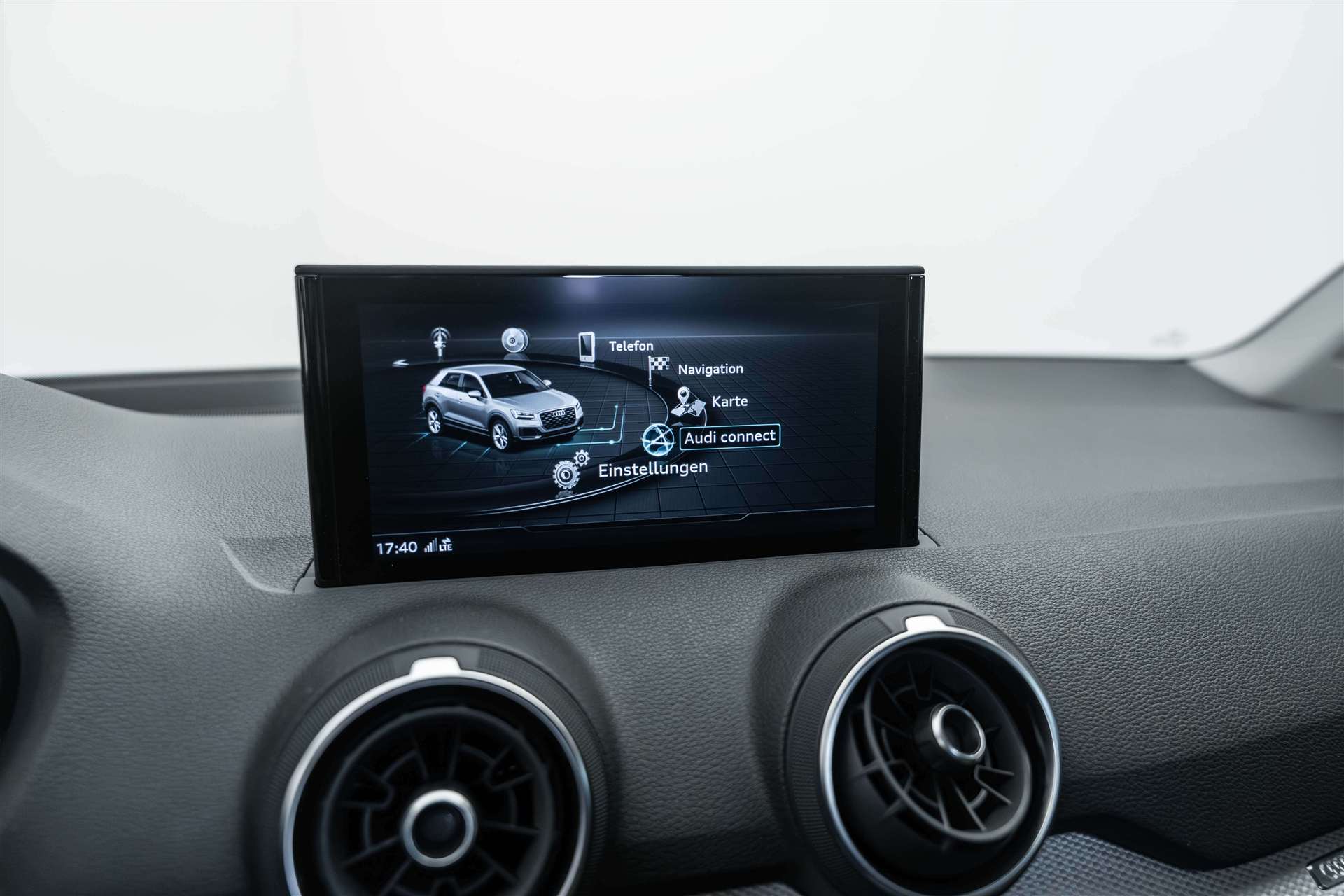 AUDI Q2 35 TFSI S-tronic 150PS-image-21