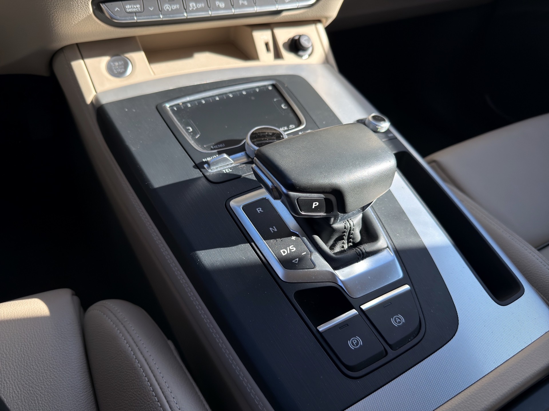 AUDI Q5 45 TFSI sport quattro S-tronic S Line-image-14
