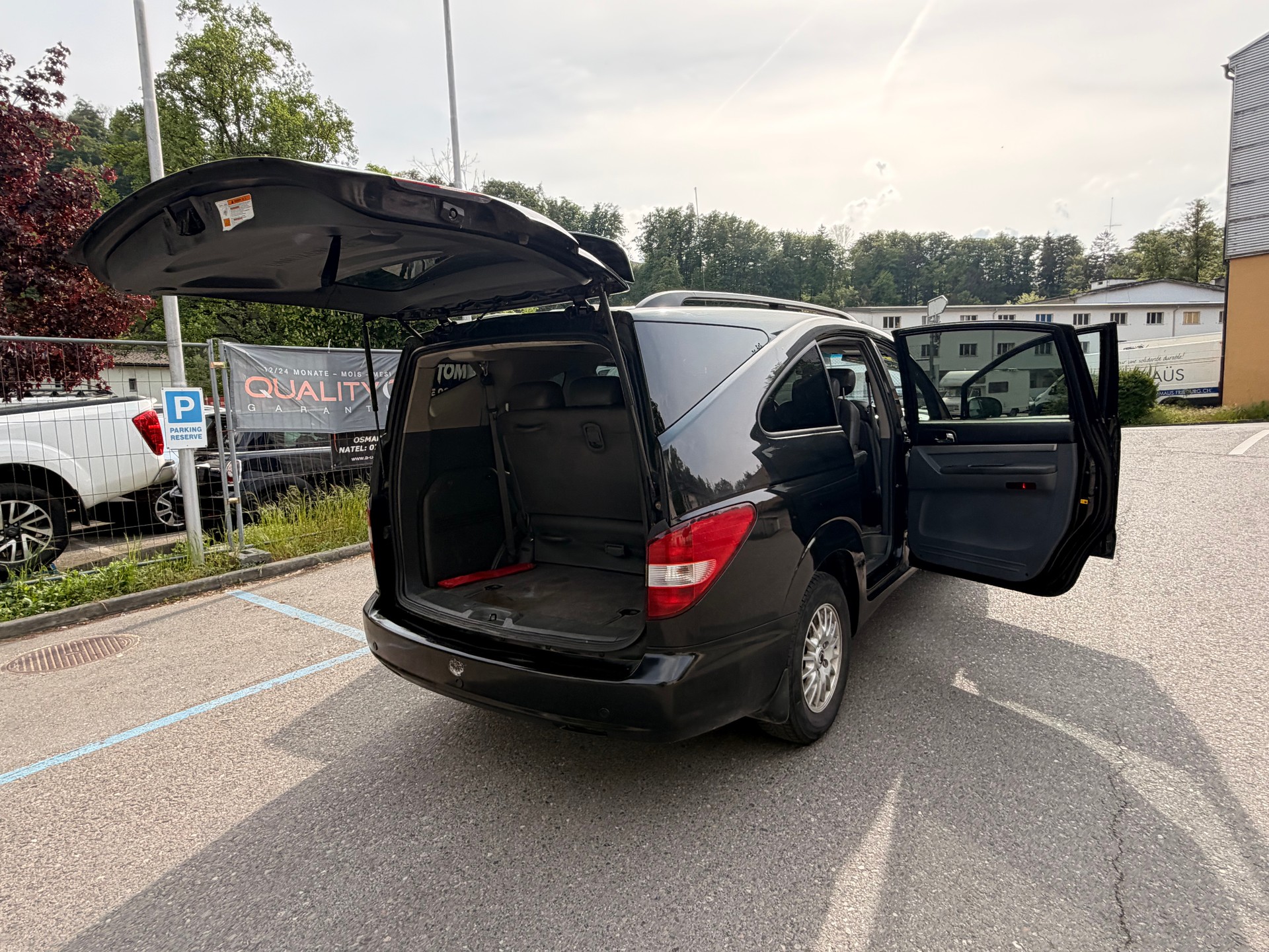 KGM-SsangYong Rodius SV 270 Xdi 4WD Automatic-image-19