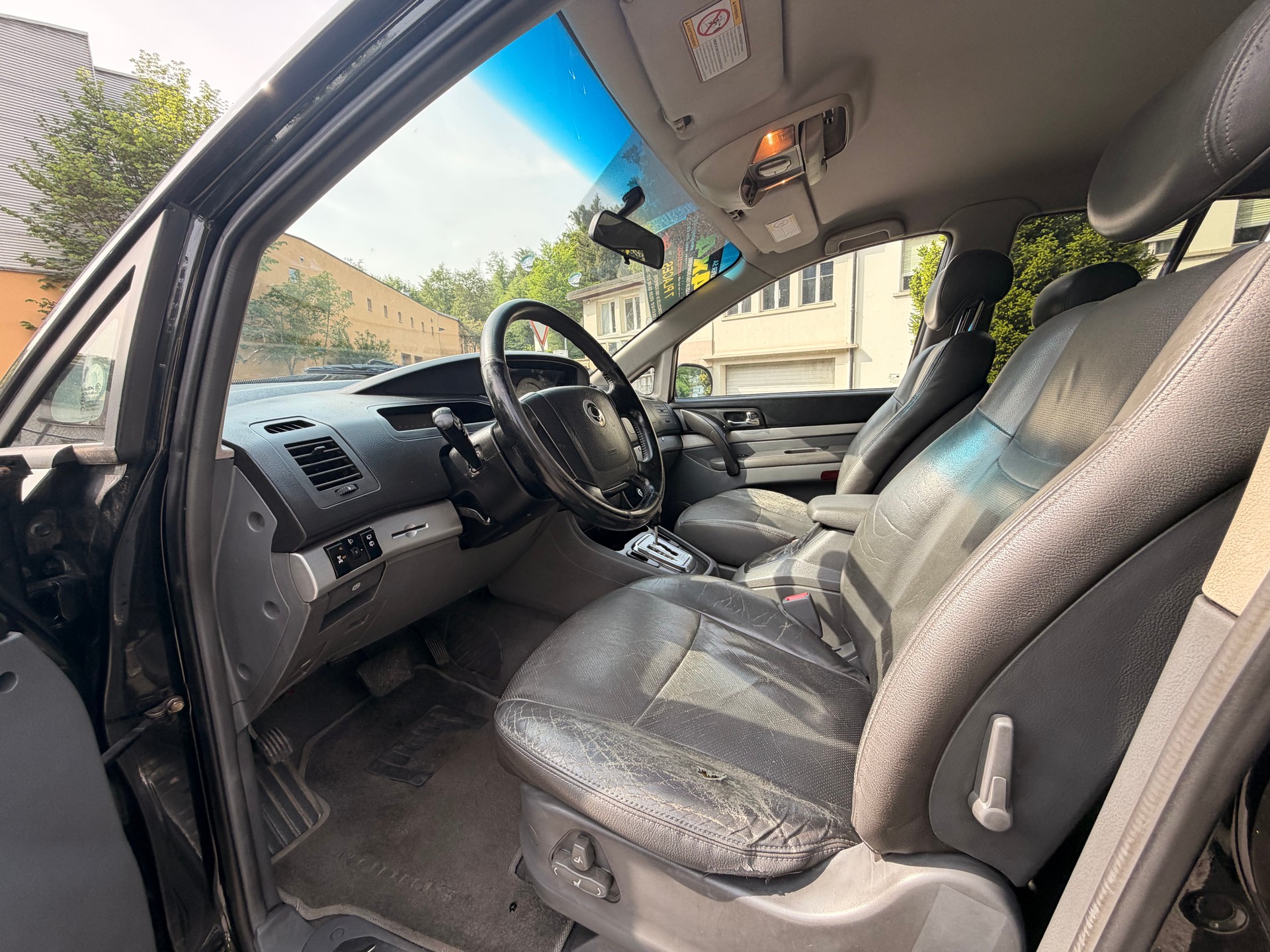 KGM-SsangYong Rodius SV 270 Xdi 4WD Automatic-image-9