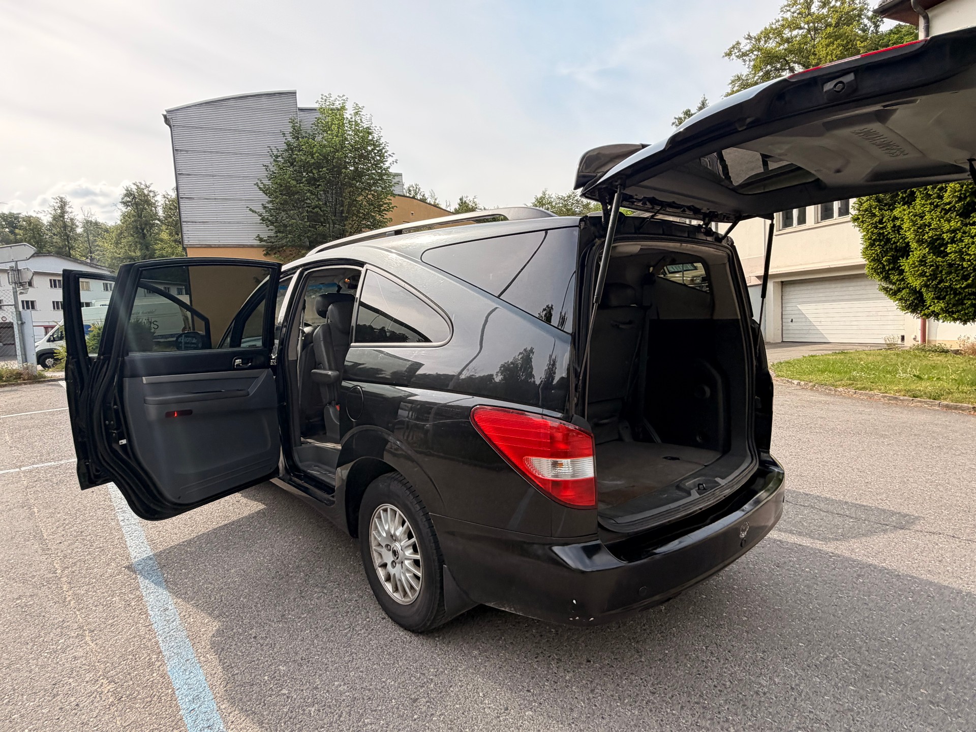 KGM-SsangYong Rodius SV 270 Xdi 4WD Automatic-image-17