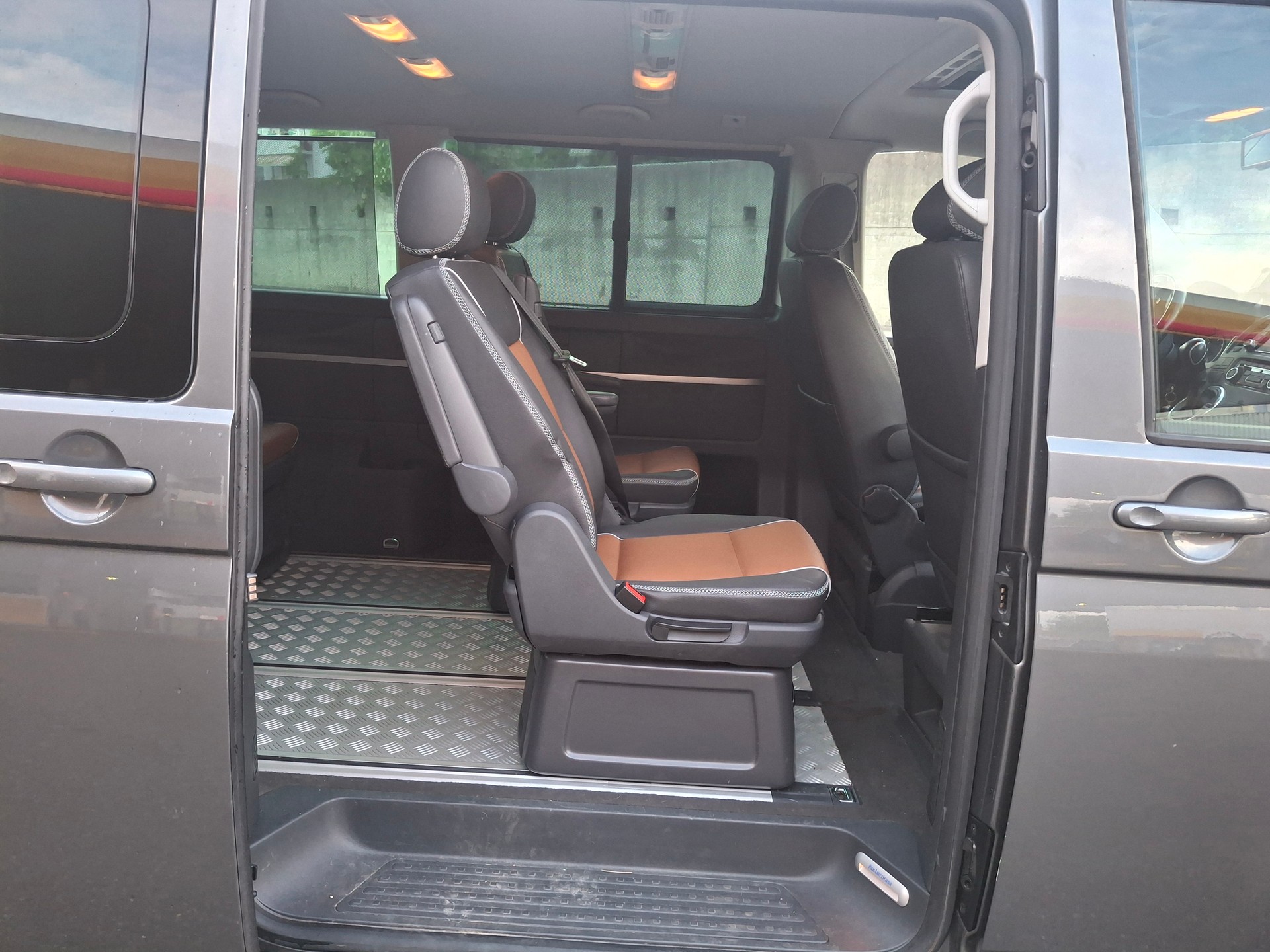 VW T5 Multivan 2.0 Bi-TDI CR Panamericana 4Motion DSG-image-24