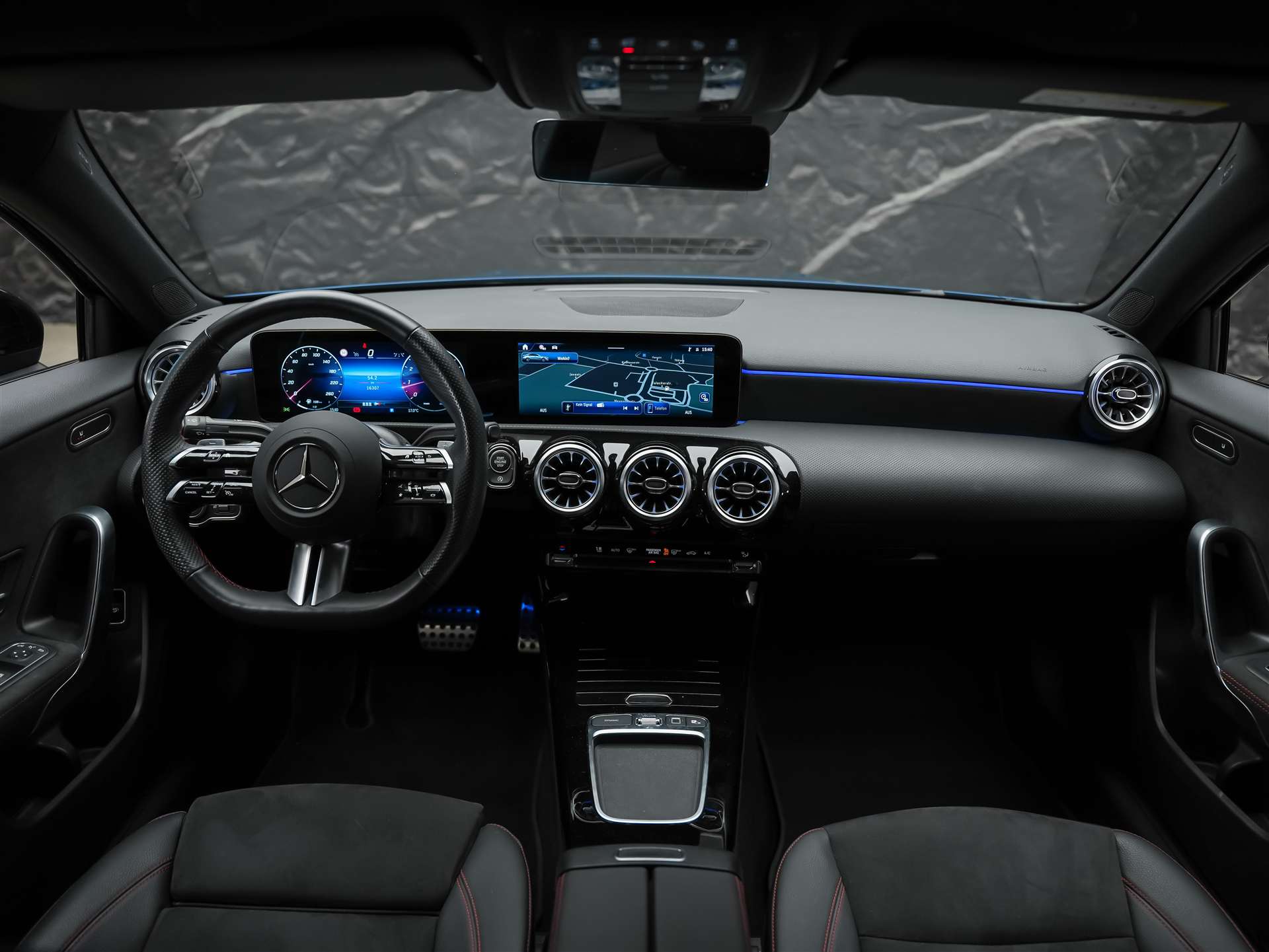 MERCEDES-BENZ A 200 AMG Line 7G-DCT *Rückfahrkamera*Lenkradheizung*AMG Line Advanced Plus*-image-17