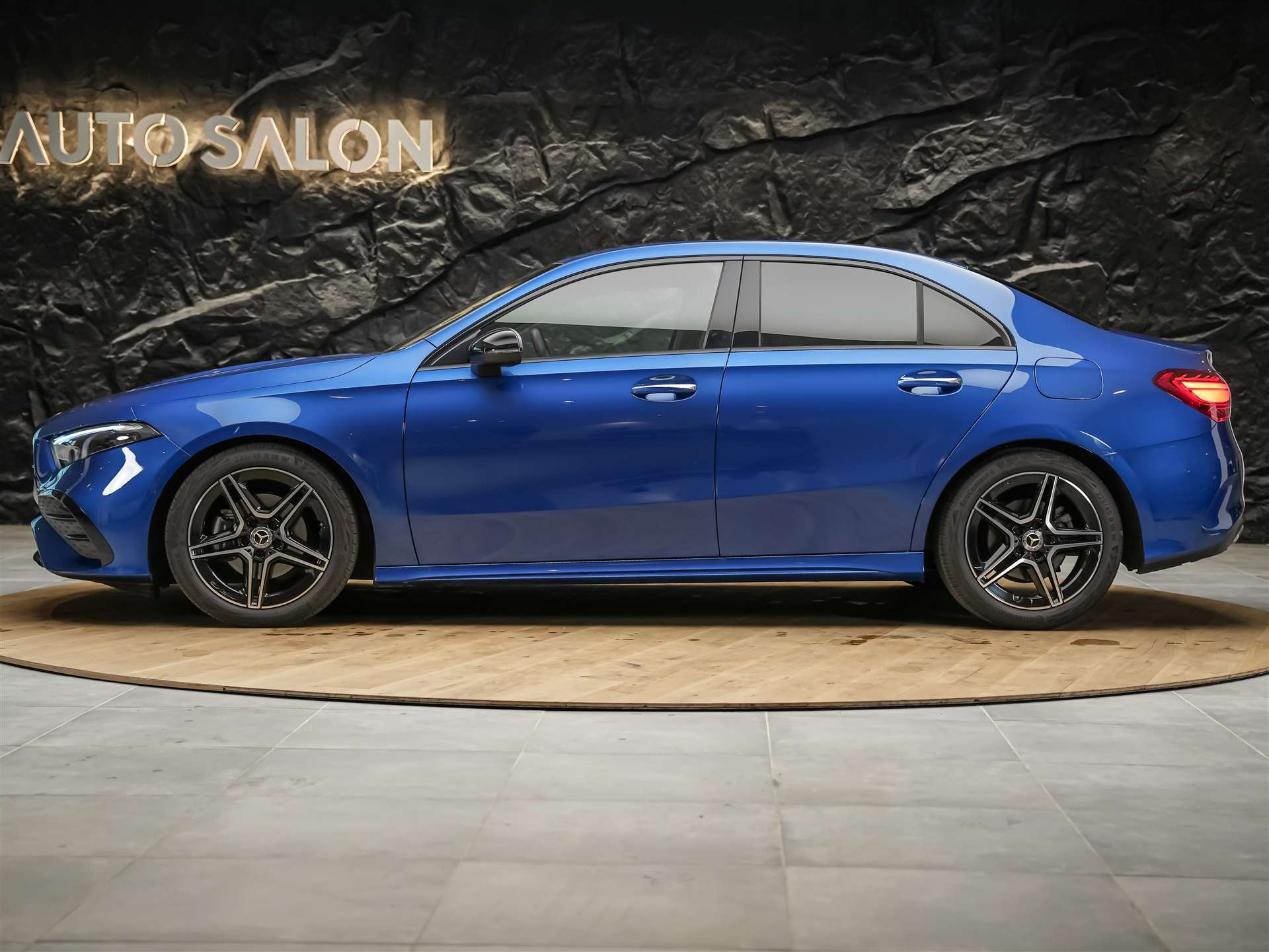 MERCEDES-BENZ A 200 AMG Line 7G-DCT *Rückfahrkamera*Lenkradheizung*AMG Line Advanced Plus*-showroom-element-2