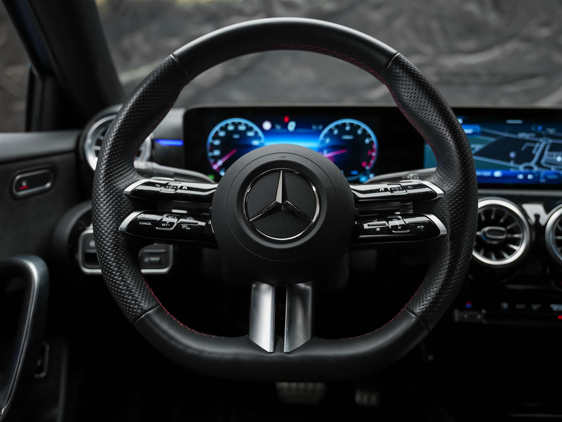 MERCEDES-BENZ A 200 AMG Line 7G-DCT *Rückfahrkamera*Lenkradheizung*AMG Line Advanced Plus*-image-18