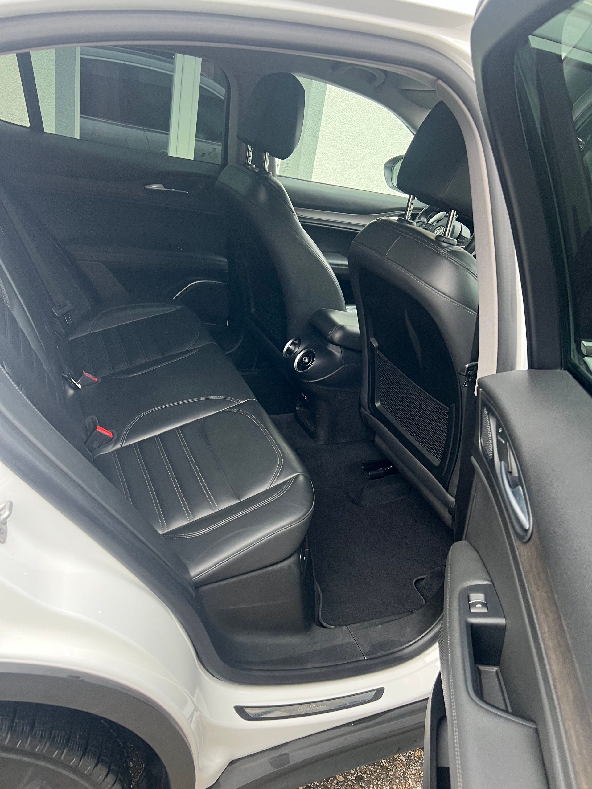 ALFA ROMEO Stelvio 2.0 Executive Q4 Automatic-image-14