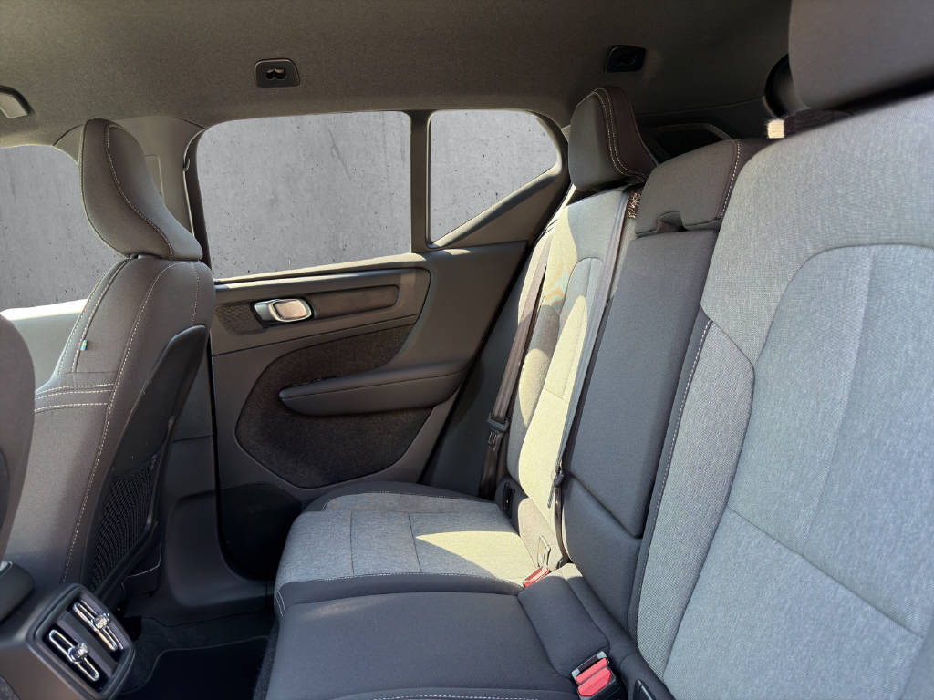 VOLVO XC40 2.0 B3 MH Plus Dark-image-14