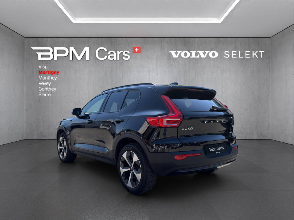 VOLVO XC40 2.0 B3 MH Plus Dark-showroom-element-1