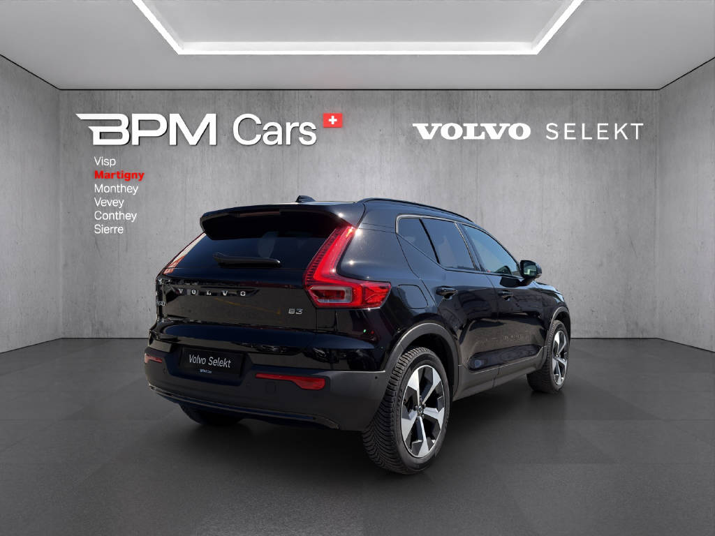 VOLVO XC40 2.0 B3 MH Plus Dark-showroom-element-3