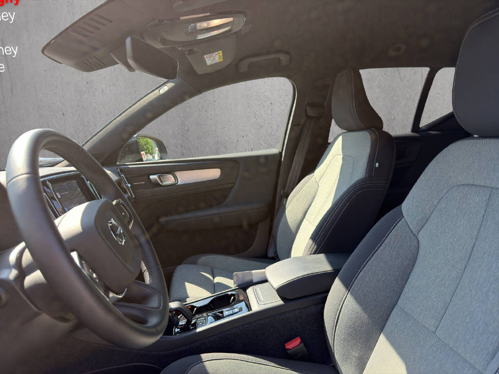 VOLVO XC40 2.0 B3 MH Plus Dark-image-8