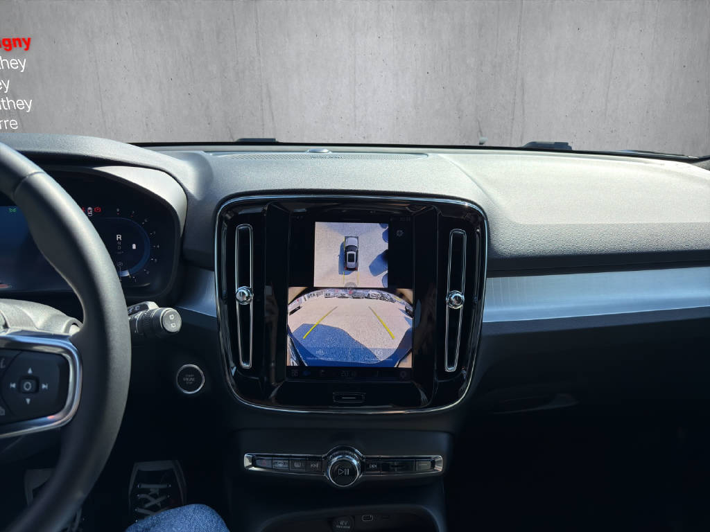 VOLVO XC40 2.0 B3 MH Plus Dark-image-11