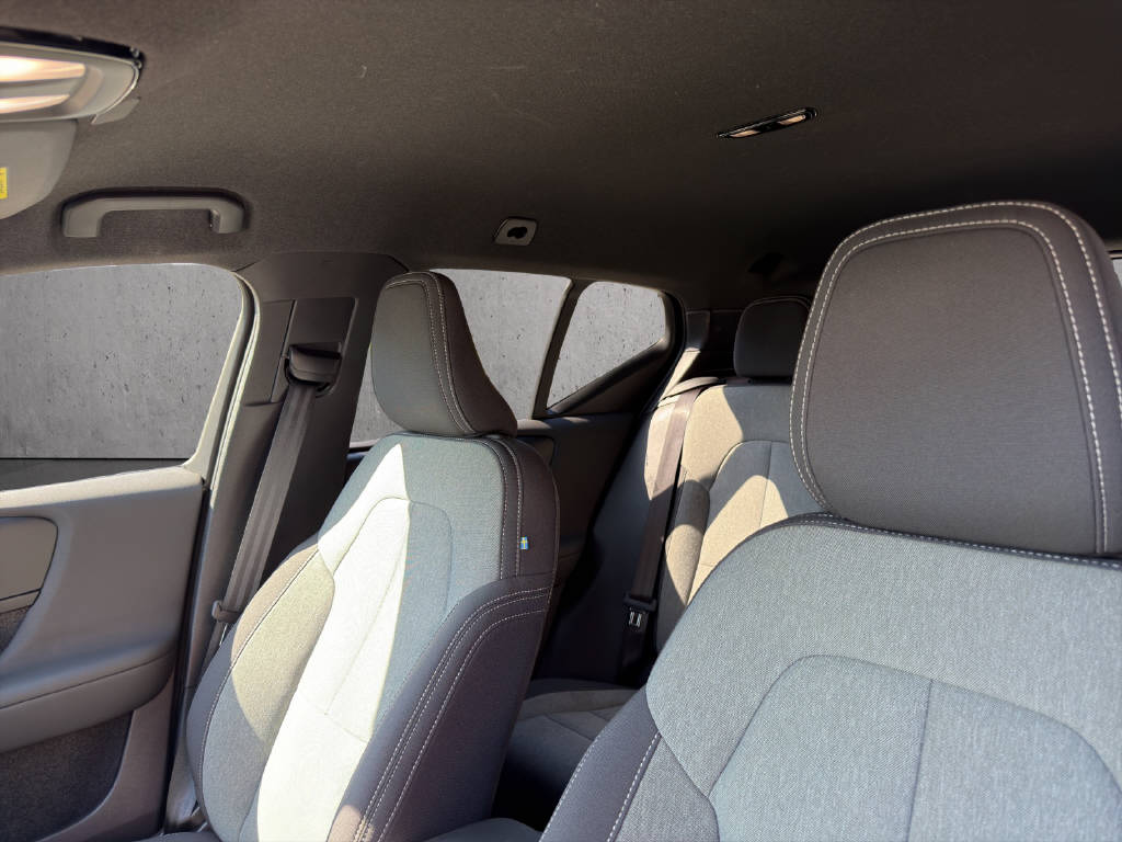 VOLVO XC40 2.0 B3 MH Plus Dark-image-13