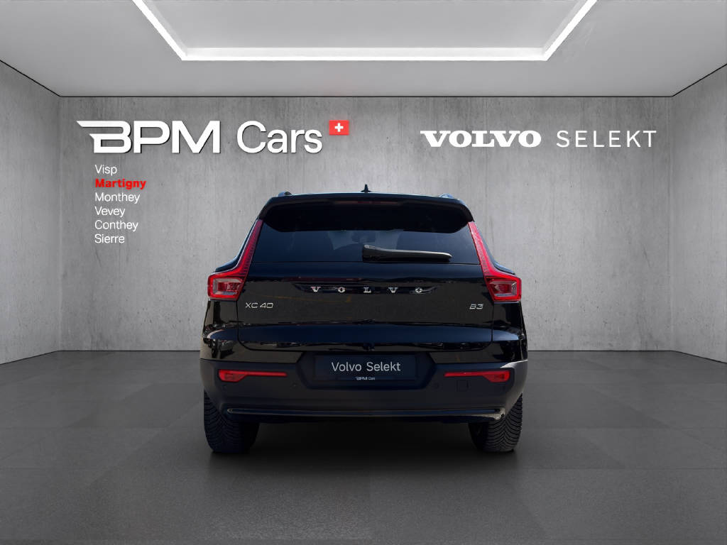 VOLVO XC40 2.0 B3 MH Plus Dark-showroom-element-2