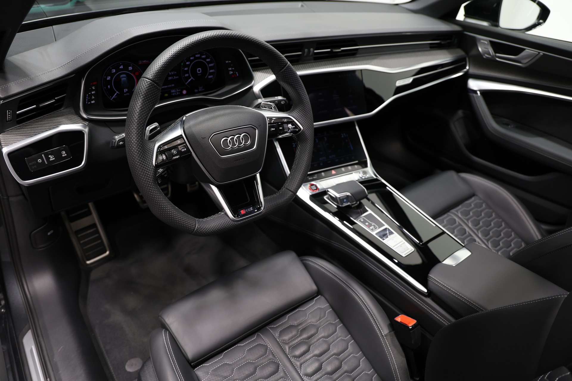 AUDI RS6 Avant 4.0 TFSI V8 Performance quattro-image-16