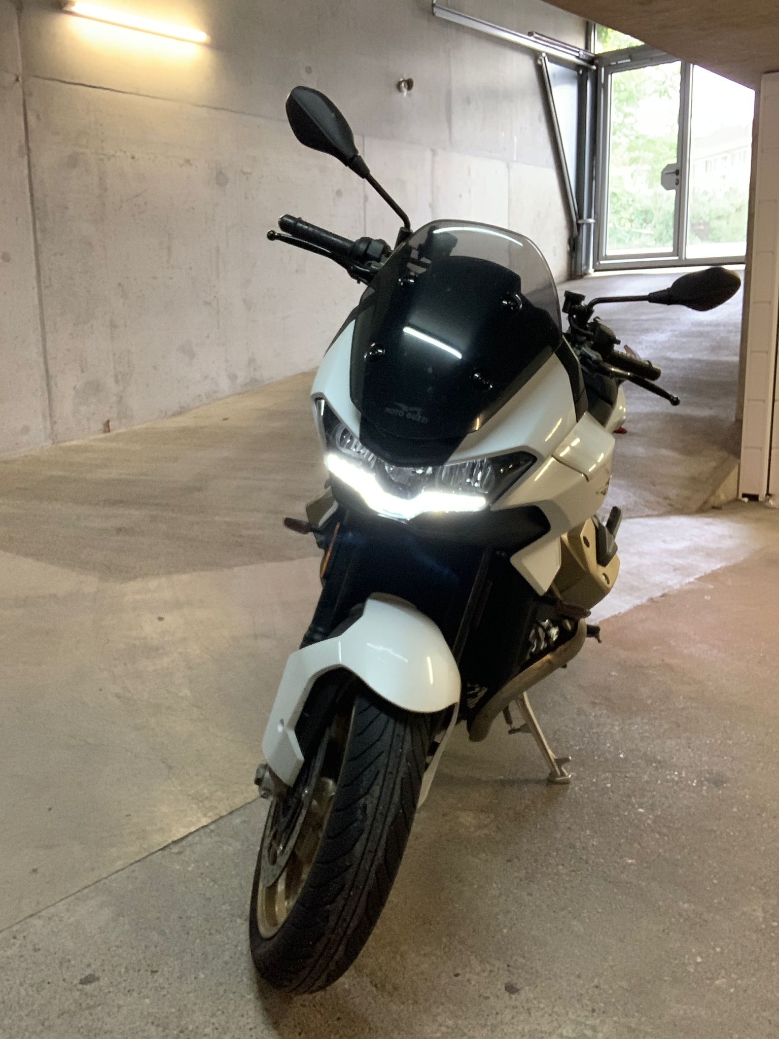 MOTO GUZZI V100 Mandello-image-2