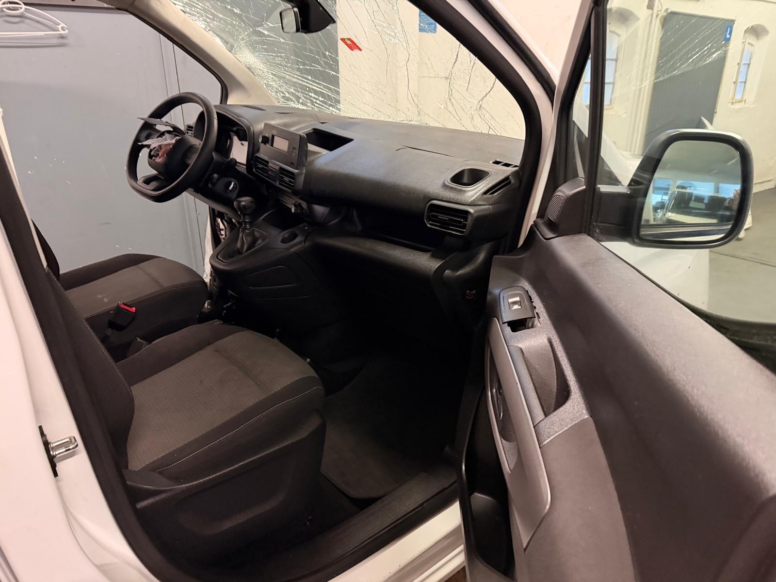 TOYOTA Proace City Verso 1.2 Shuttle Medium-image-13