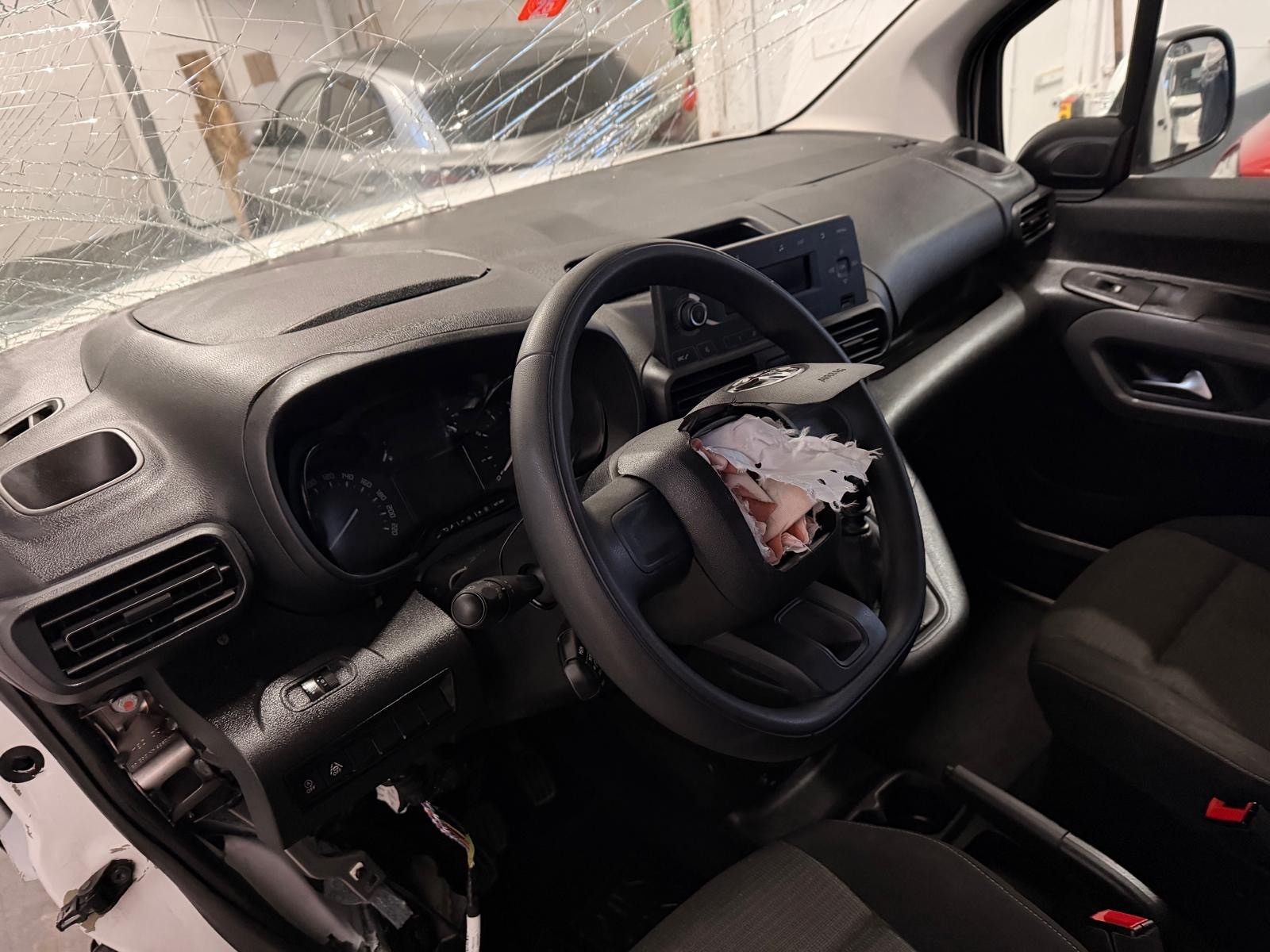 TOYOTA Proace City Verso 1.2 Shuttle Medium-image-9