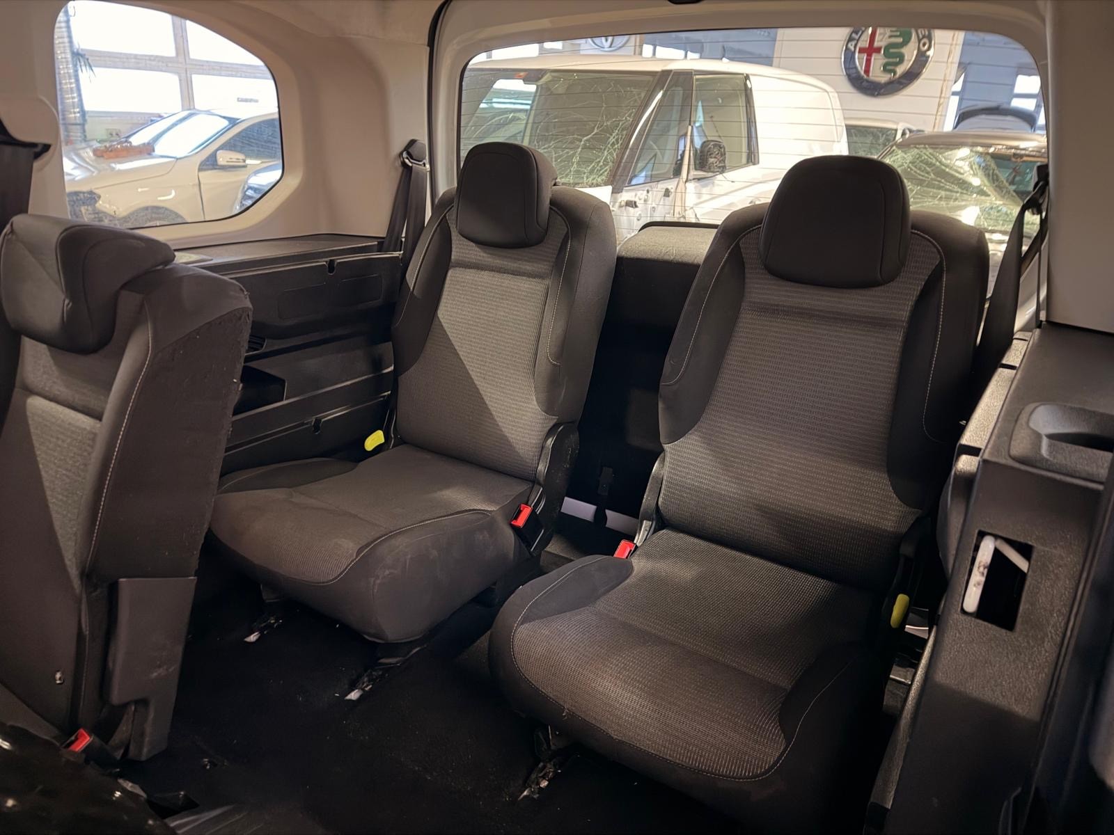 TOYOTA Proace City Verso 1.2 Shuttle Medium-image-12
