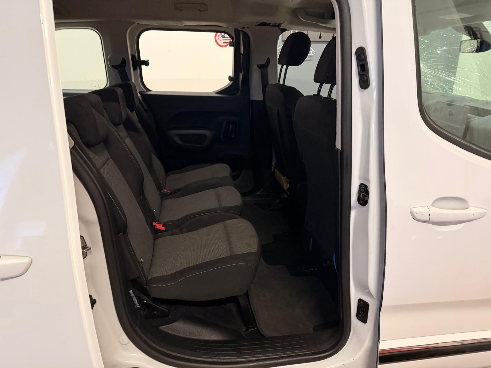 TOYOTA Proace City Verso 1.2 Shuttle Medium-image-11