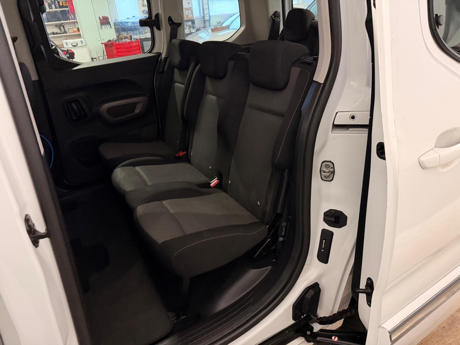 TOYOTA Proace City Verso 1.2 Shuttle Medium-image-10