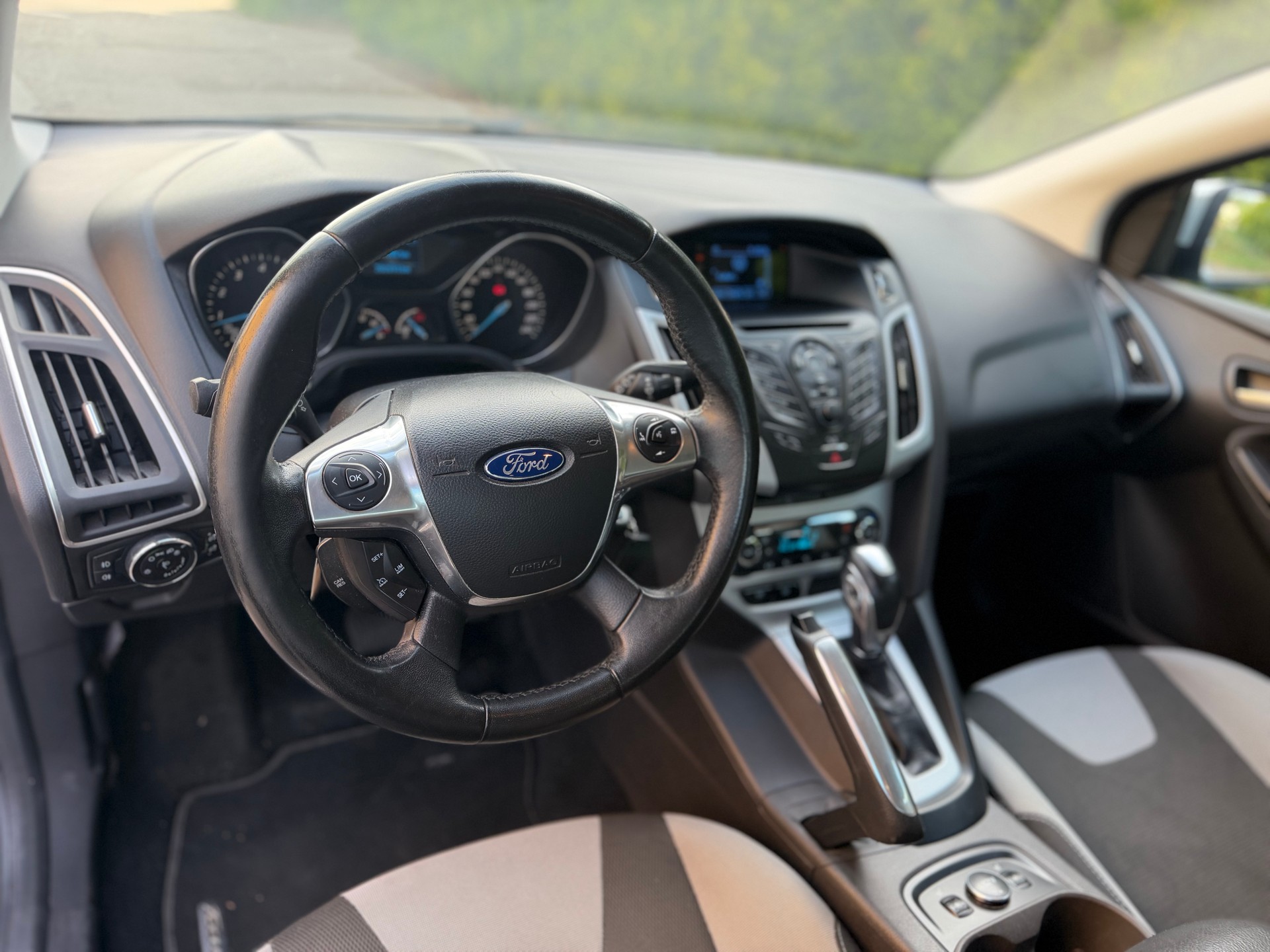 FORD Focus 1.6i VCT Trend PowerShift-image-9