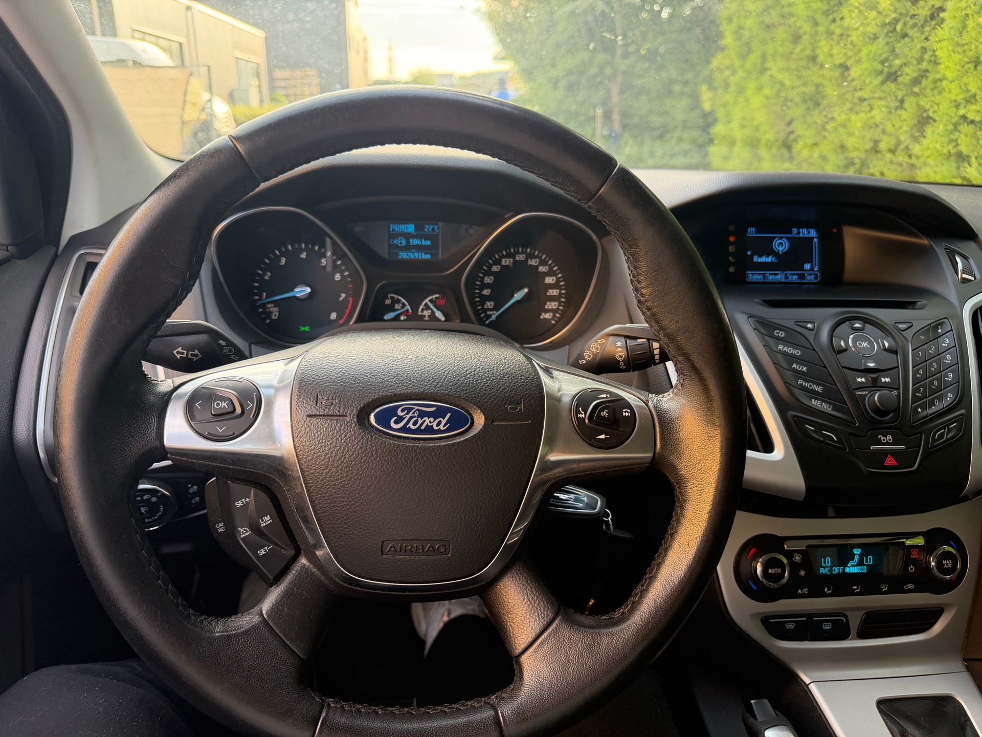 FORD Focus 1.6i VCT Trend PowerShift-image-15