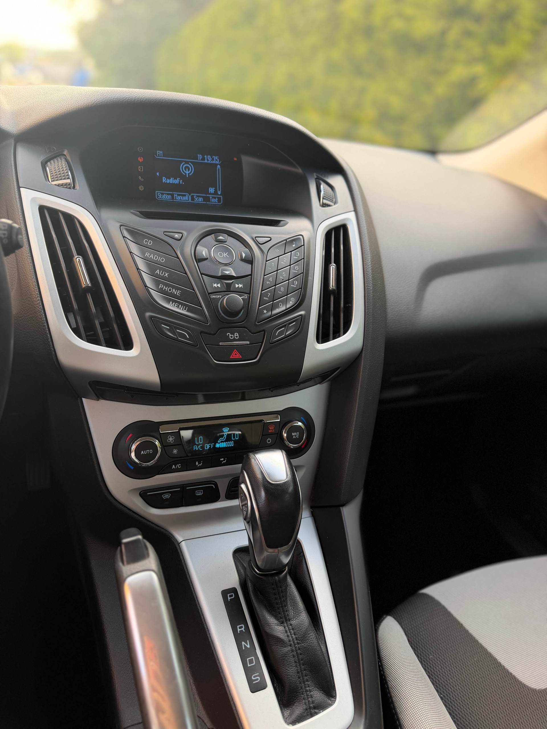 FORD Focus 1.6i VCT Trend PowerShift-image-11