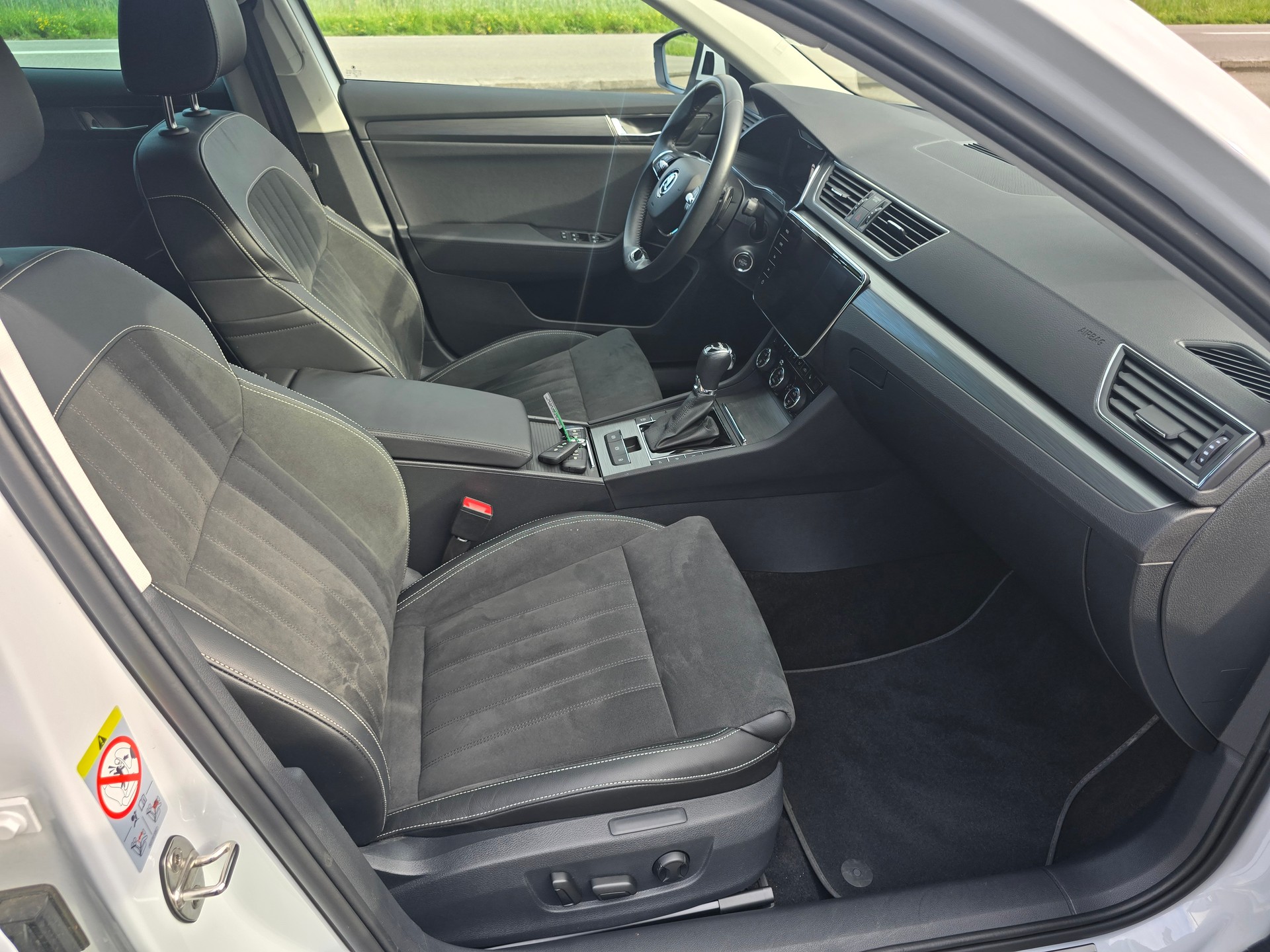 SKODA Superb Combi 2.0 TDi Style 4x4 DSG*TOP-ZUSTAND*Frsch ab MFK"Frisch ab Service**Anhängerkupplung 2200KG-image-10