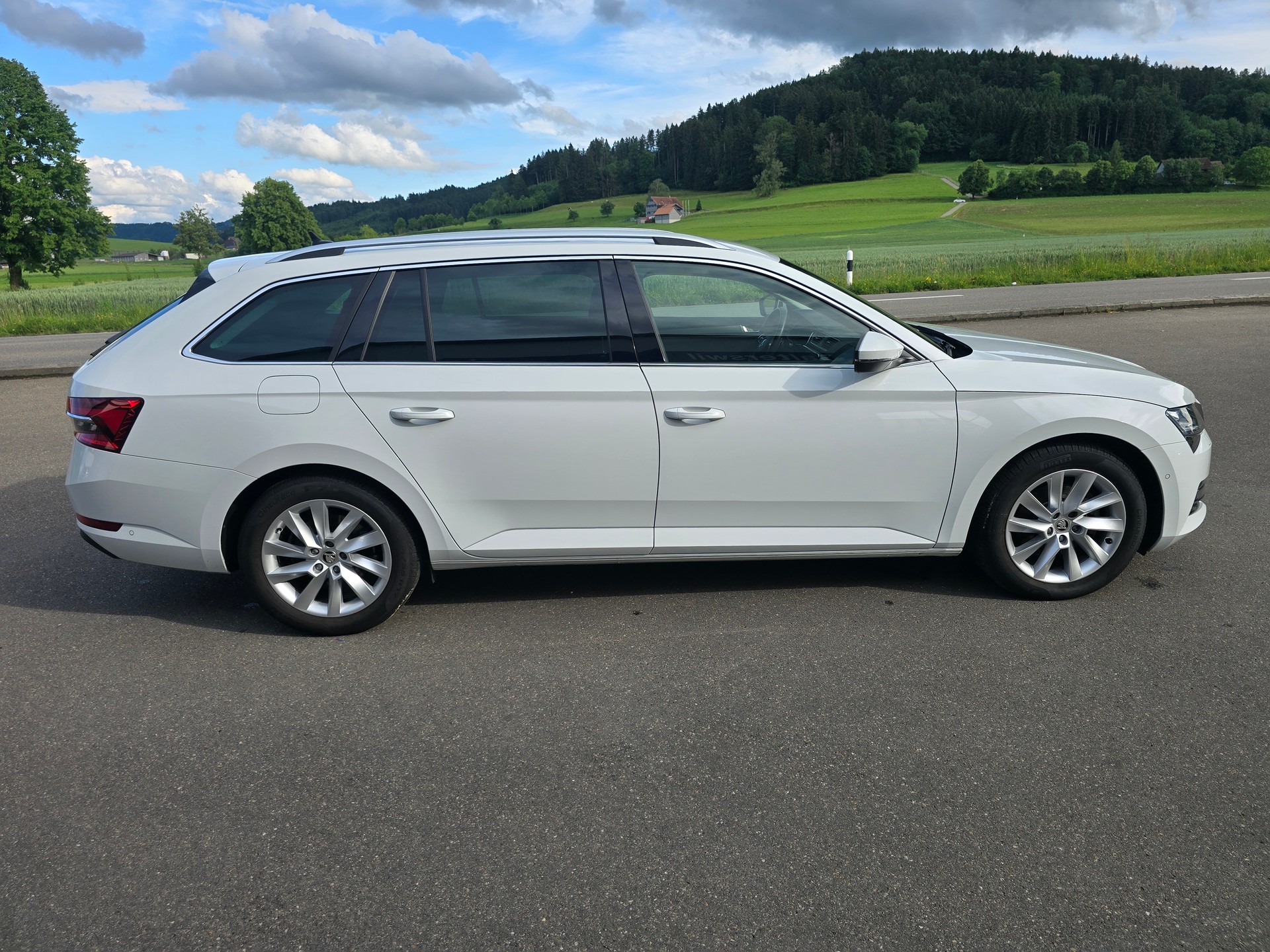 SKODA Superb Combi 2.0 TDi Style 4x4 DSG*TOP-ZUSTAND*Frsch ab MFK"Frisch ab Service**Anhängerkupplung 2200KG-image-5