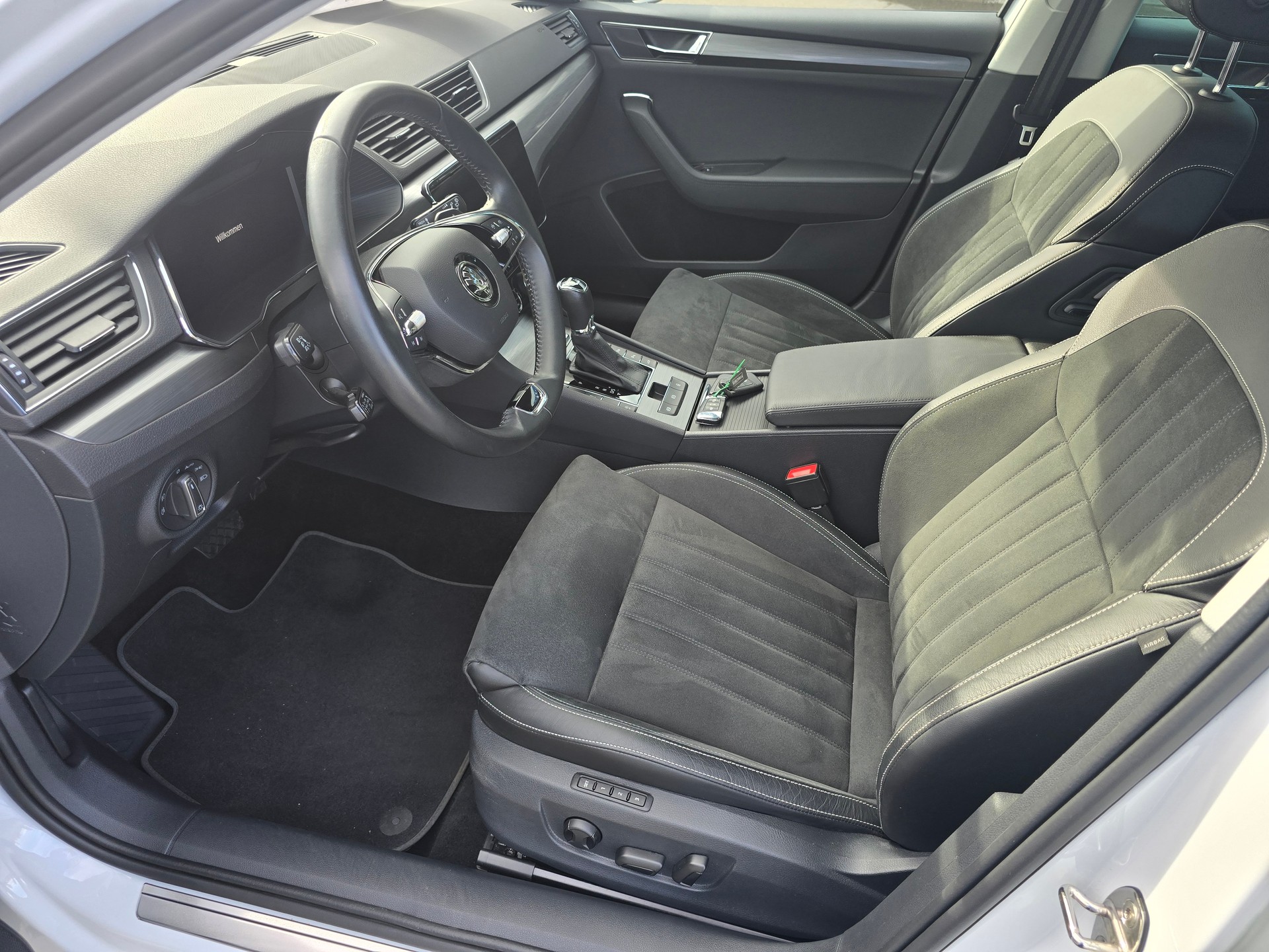 SKODA Superb Combi 2.0 TDi Style 4x4 DSG*TOP-ZUSTAND*Frsch ab MFK"Frisch ab Service**Anhängerkupplung 2200KG-image-7