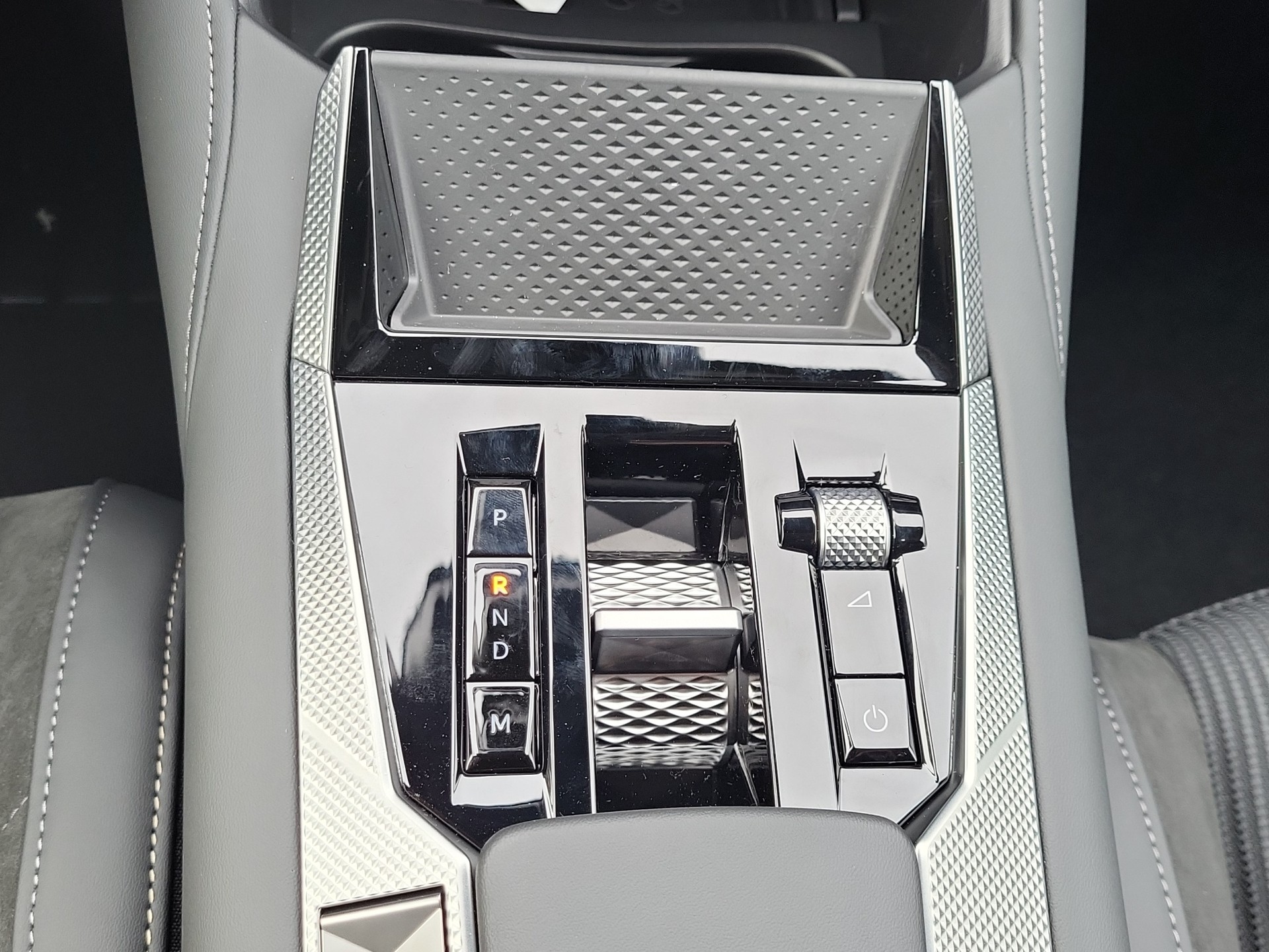 DS AUTOMOBILES DS4 1.2 MHEV Performance Line-image-9