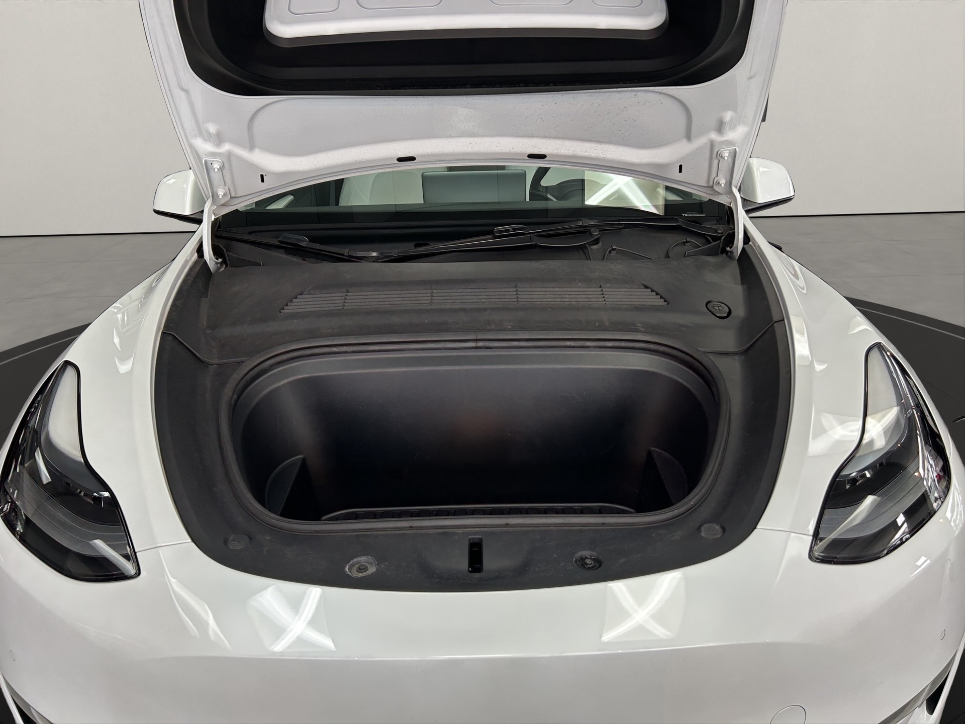 TESLA Model Y Long Range-image-8