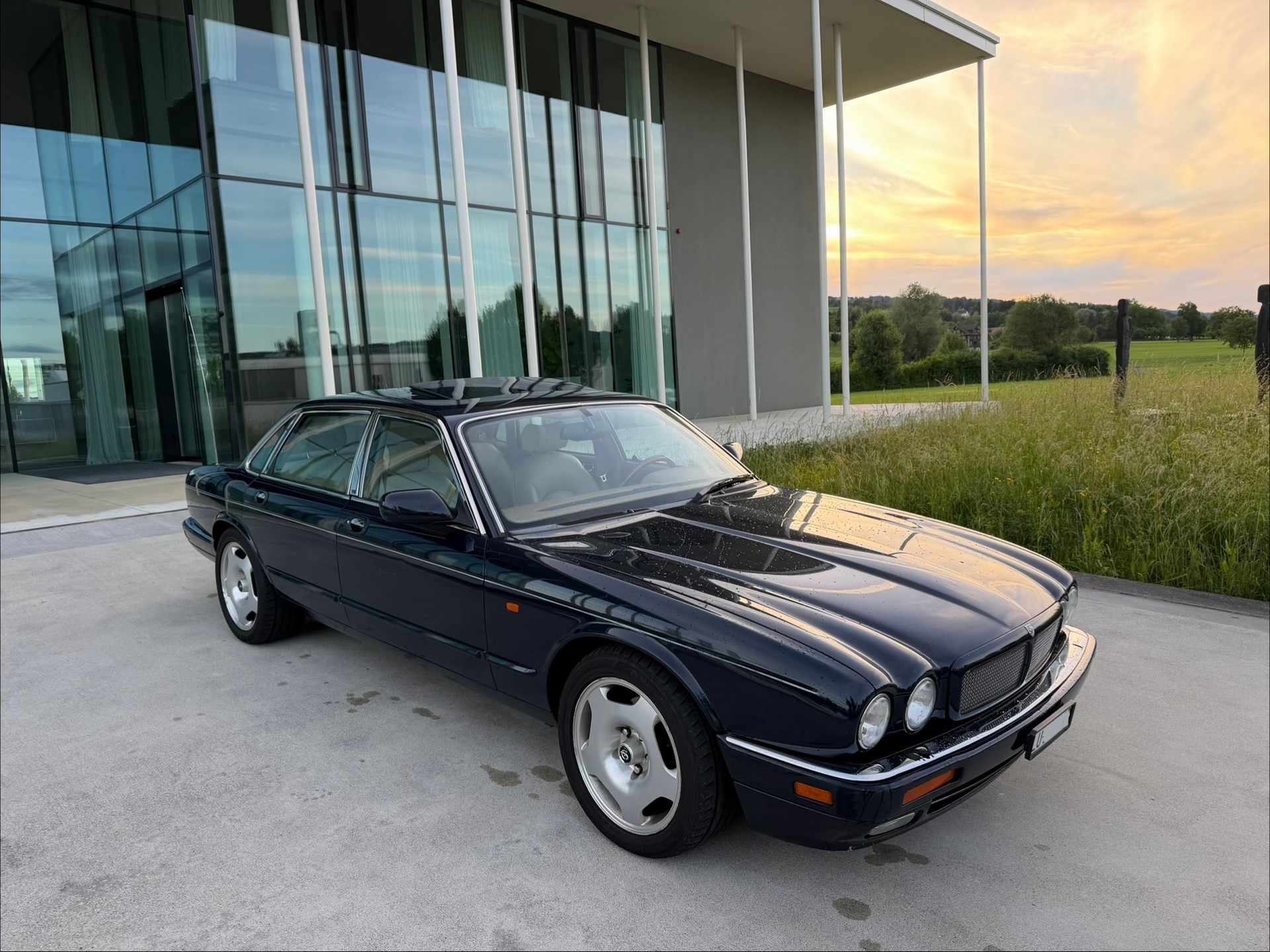 DAIMLER 6.0 V12-image-1